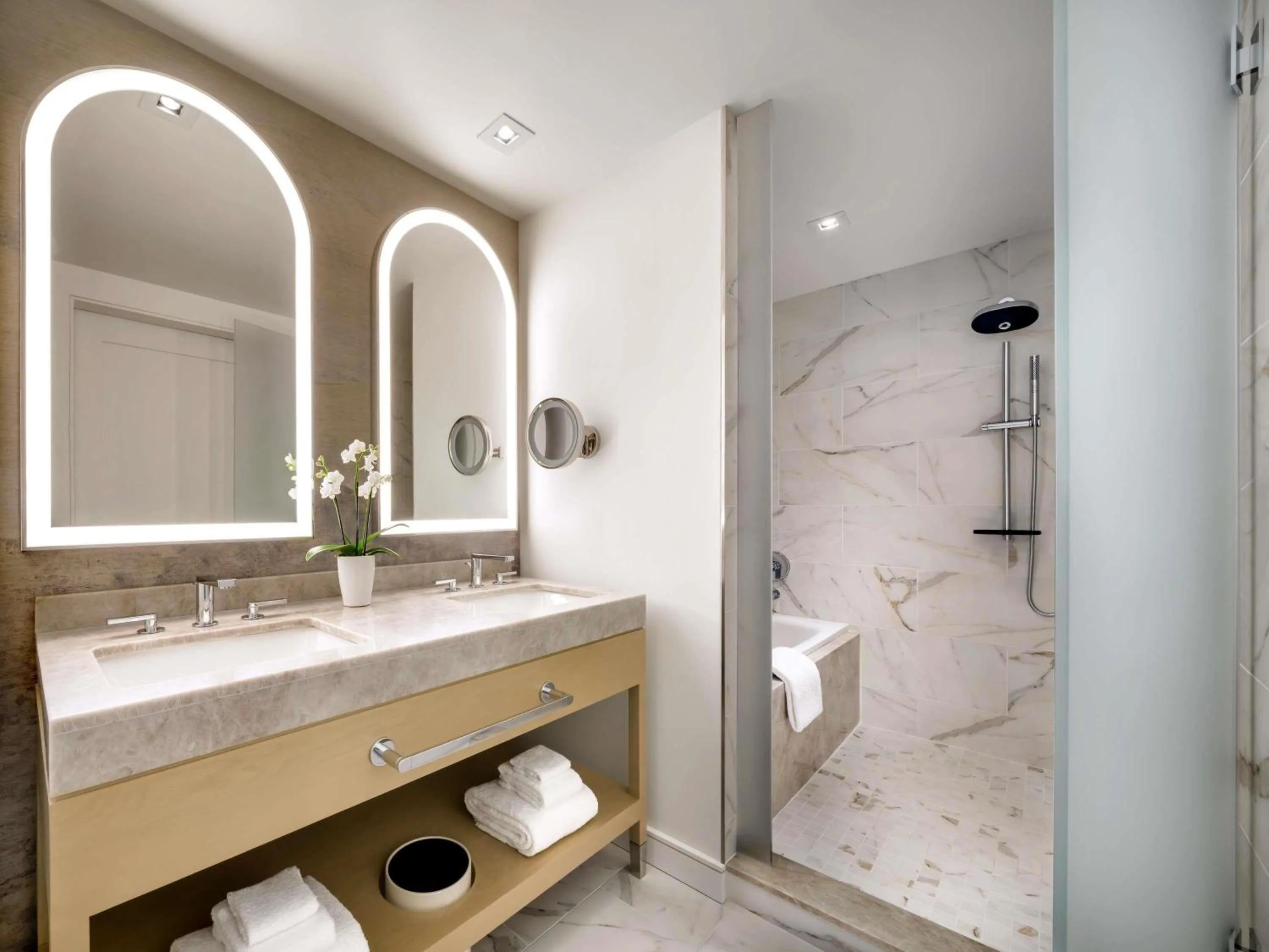 Bedroom in Fairmont Breakers Long Beach