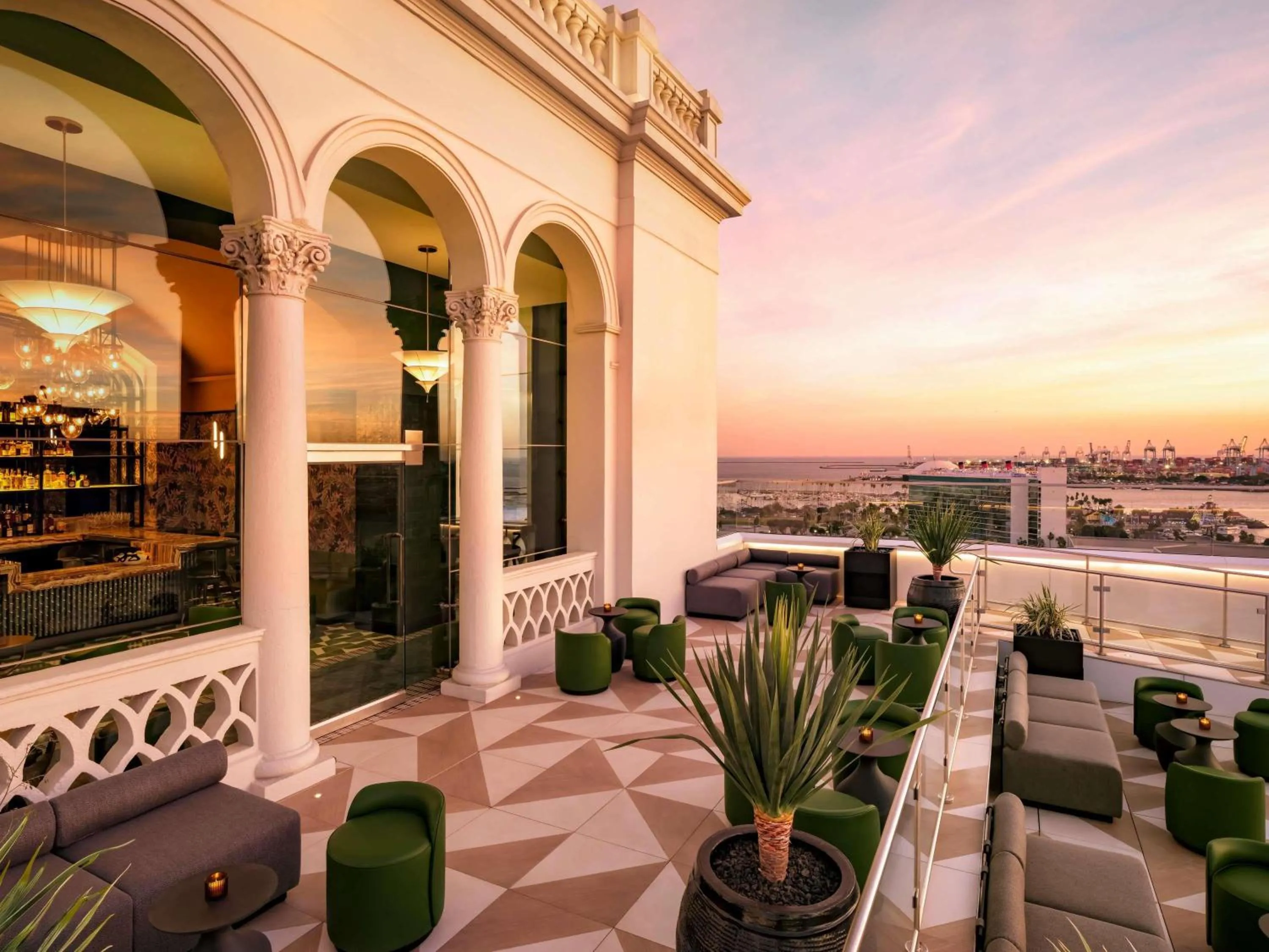 Property building in Fairmont Breakers Long Beach