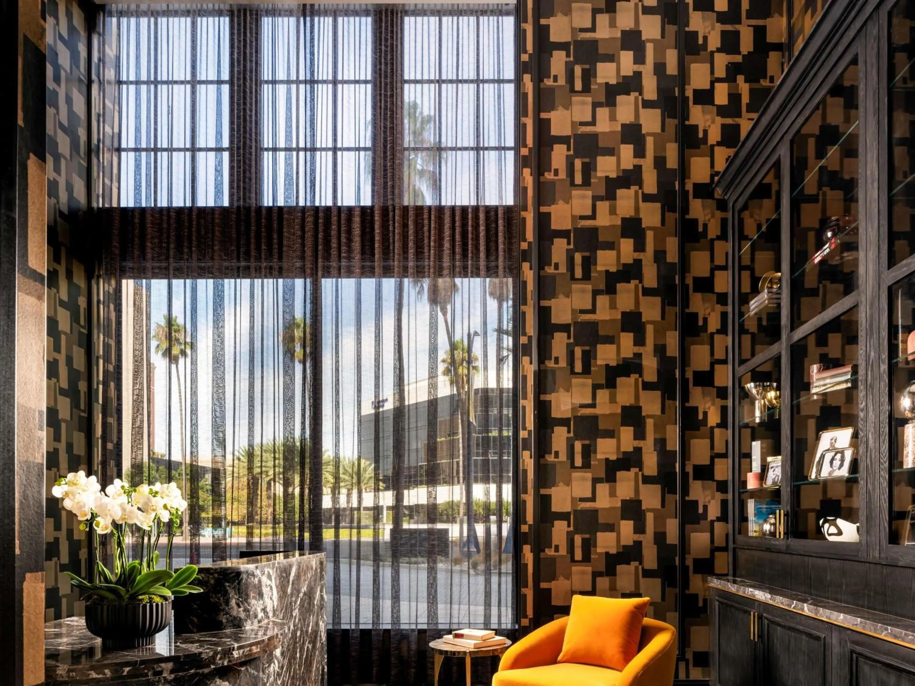 Property building in Fairmont Breakers Long Beach