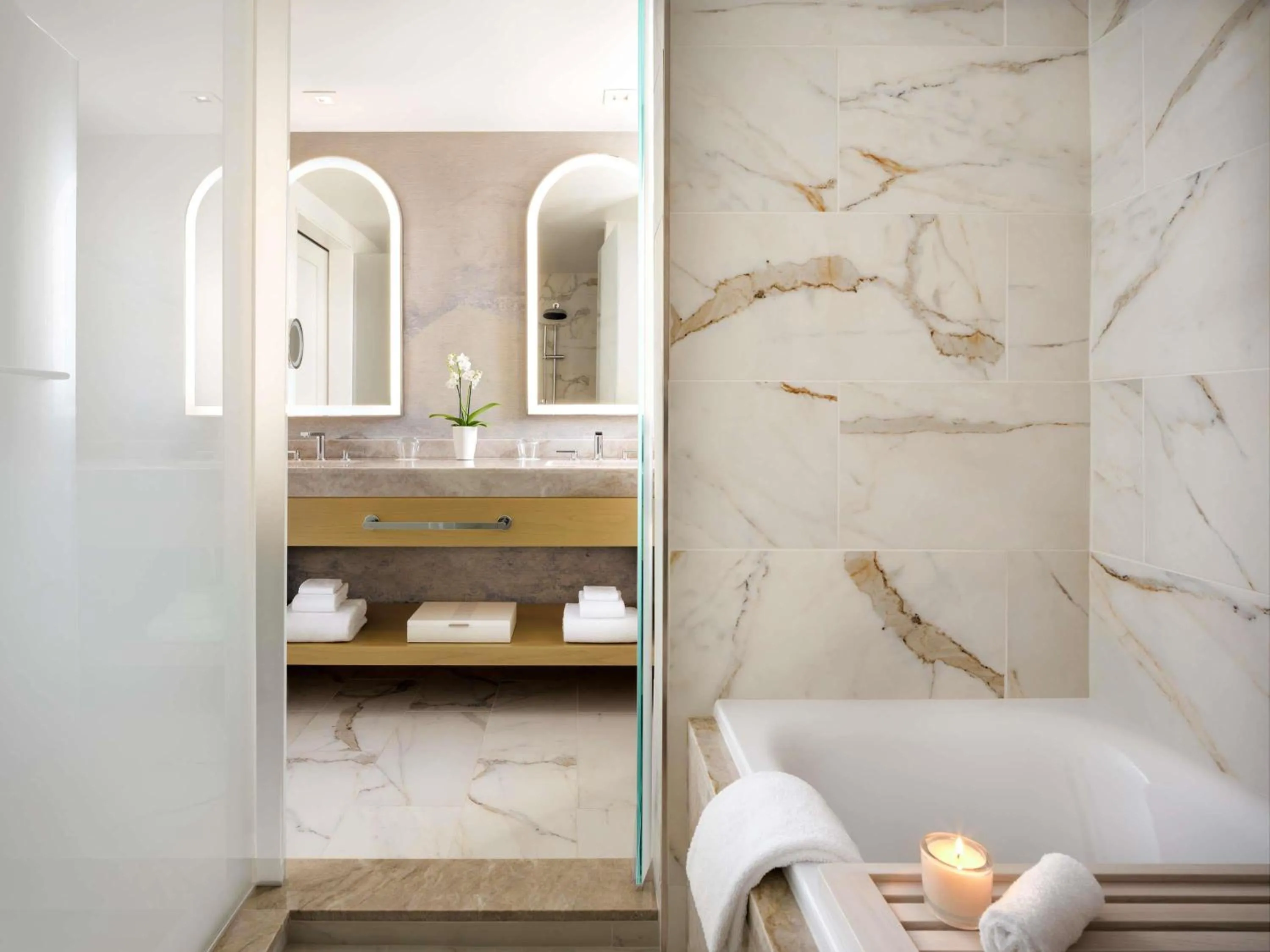 Bedroom, Bed in Fairmont Breakers Long Beach