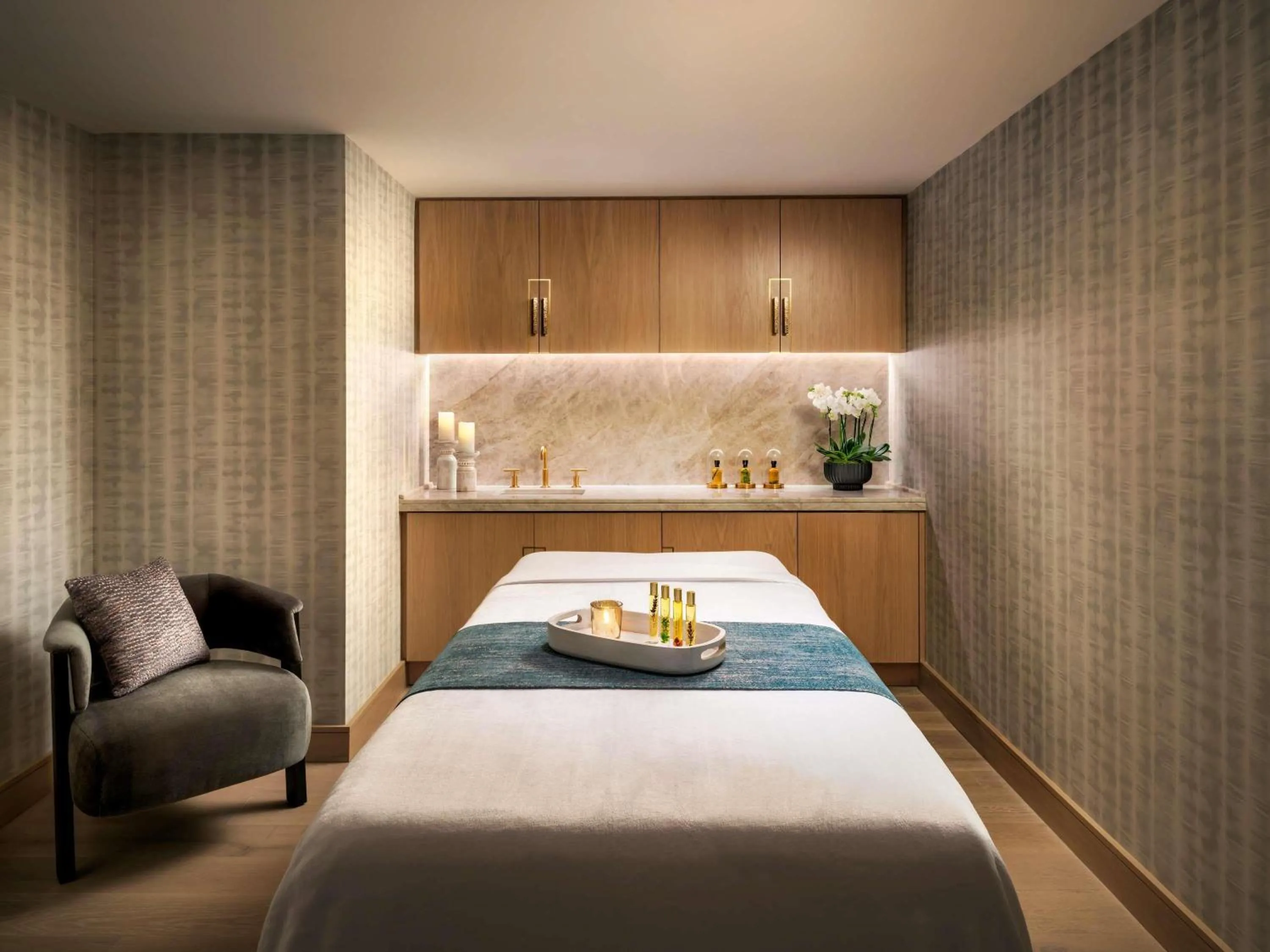 Property building, Bed in Fairmont Breakers Long Beach