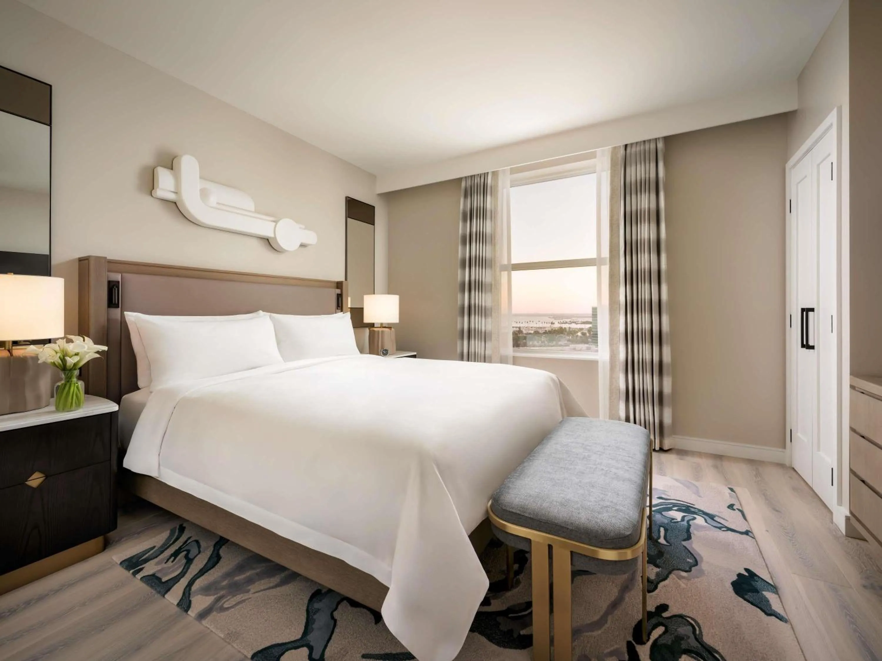 Bedroom, Bed in Fairmont Breakers Long Beach