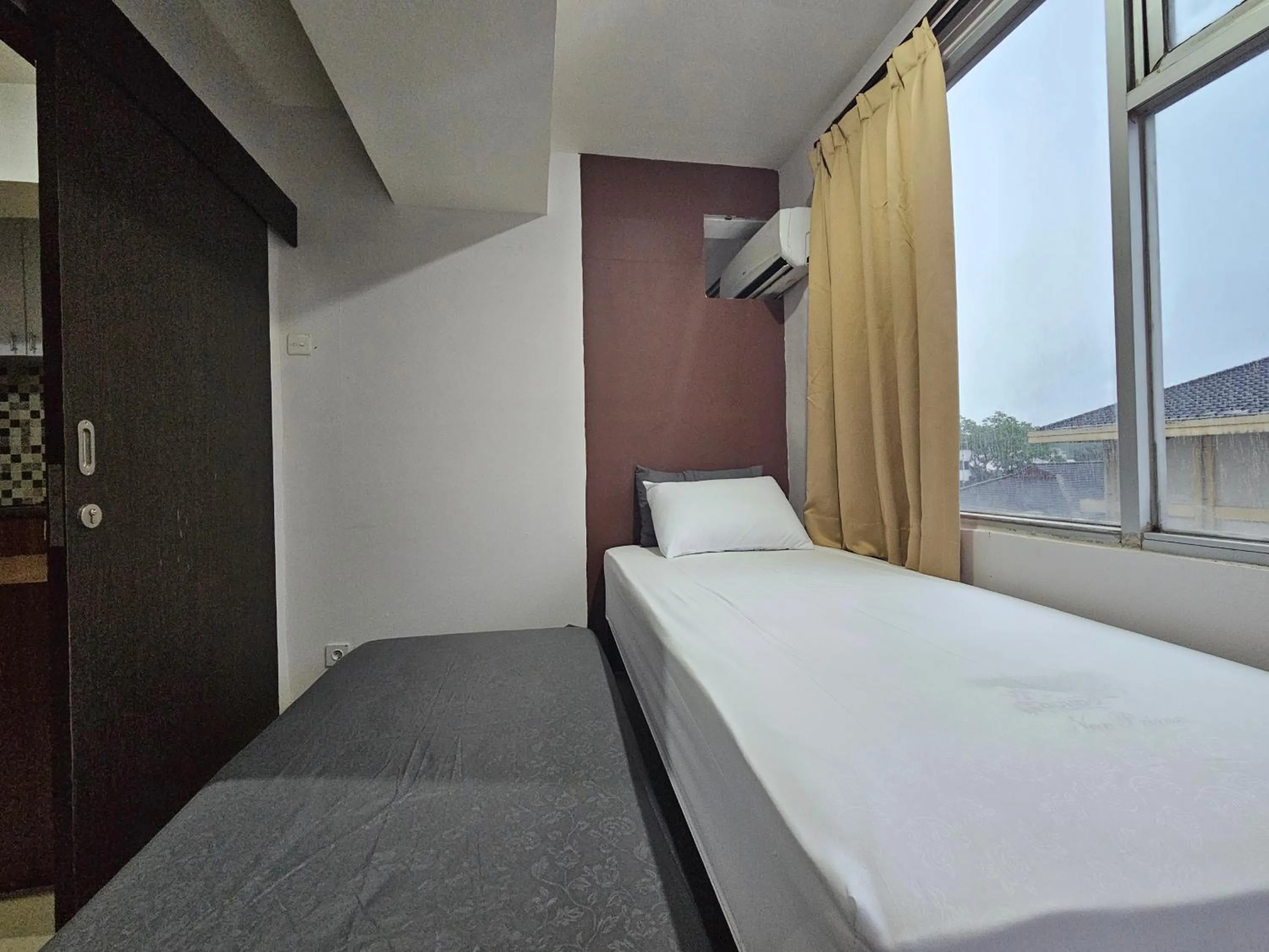 Bed in The Jarrdin Apartment Hotels by Ironman