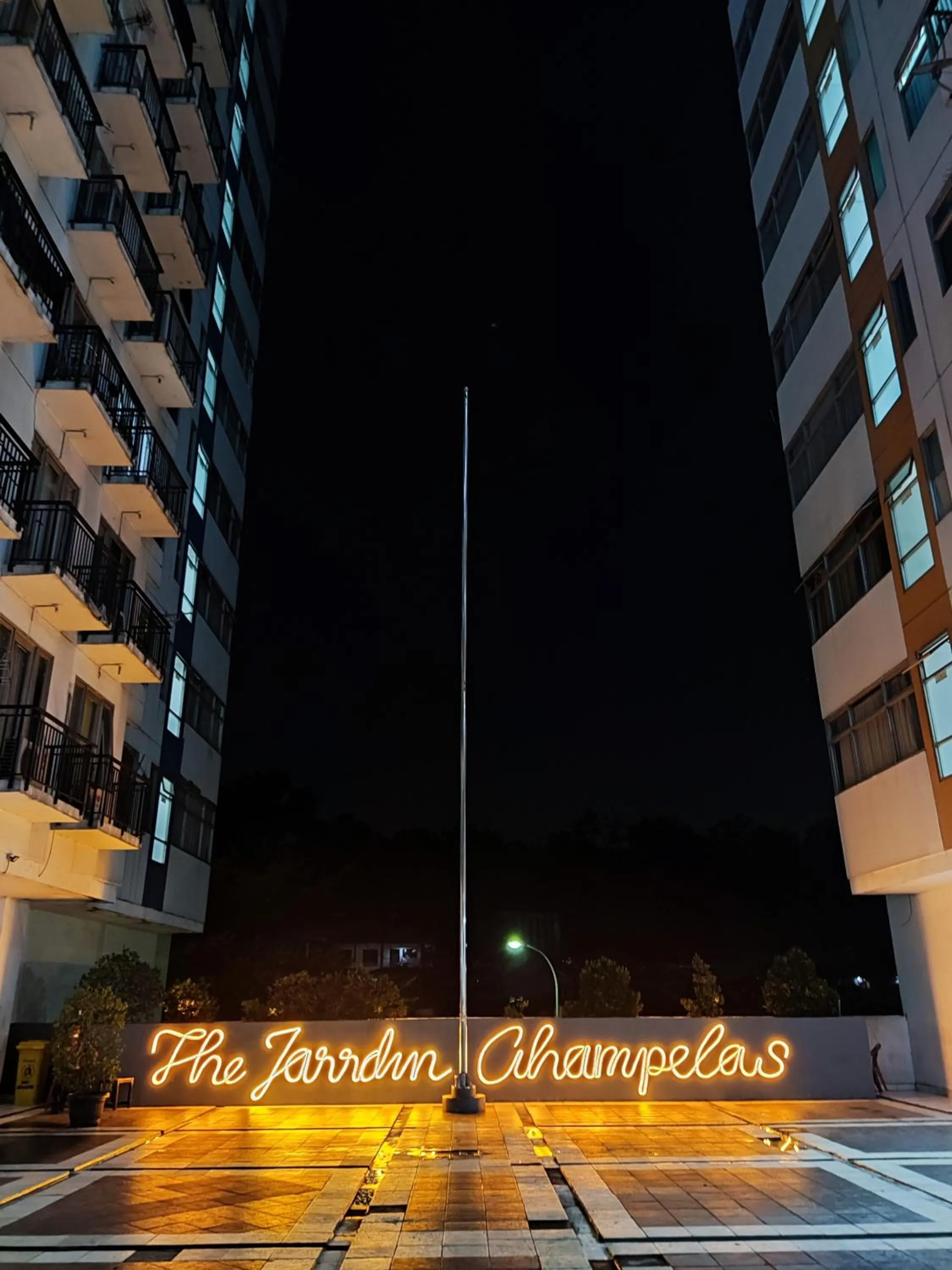 Night in The Jarrdin Apartment Hotels by Ironman