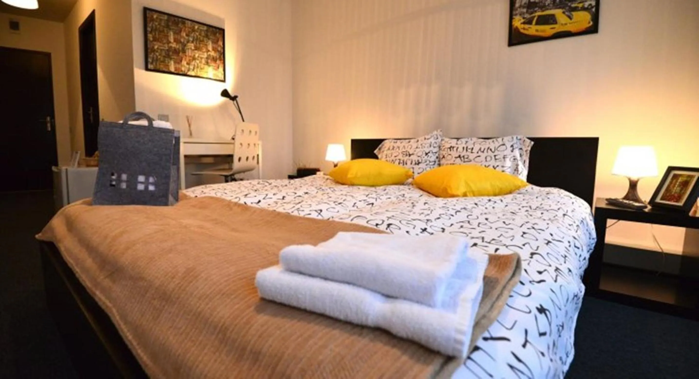 Bedroom, Bed in Hotel Biscuit