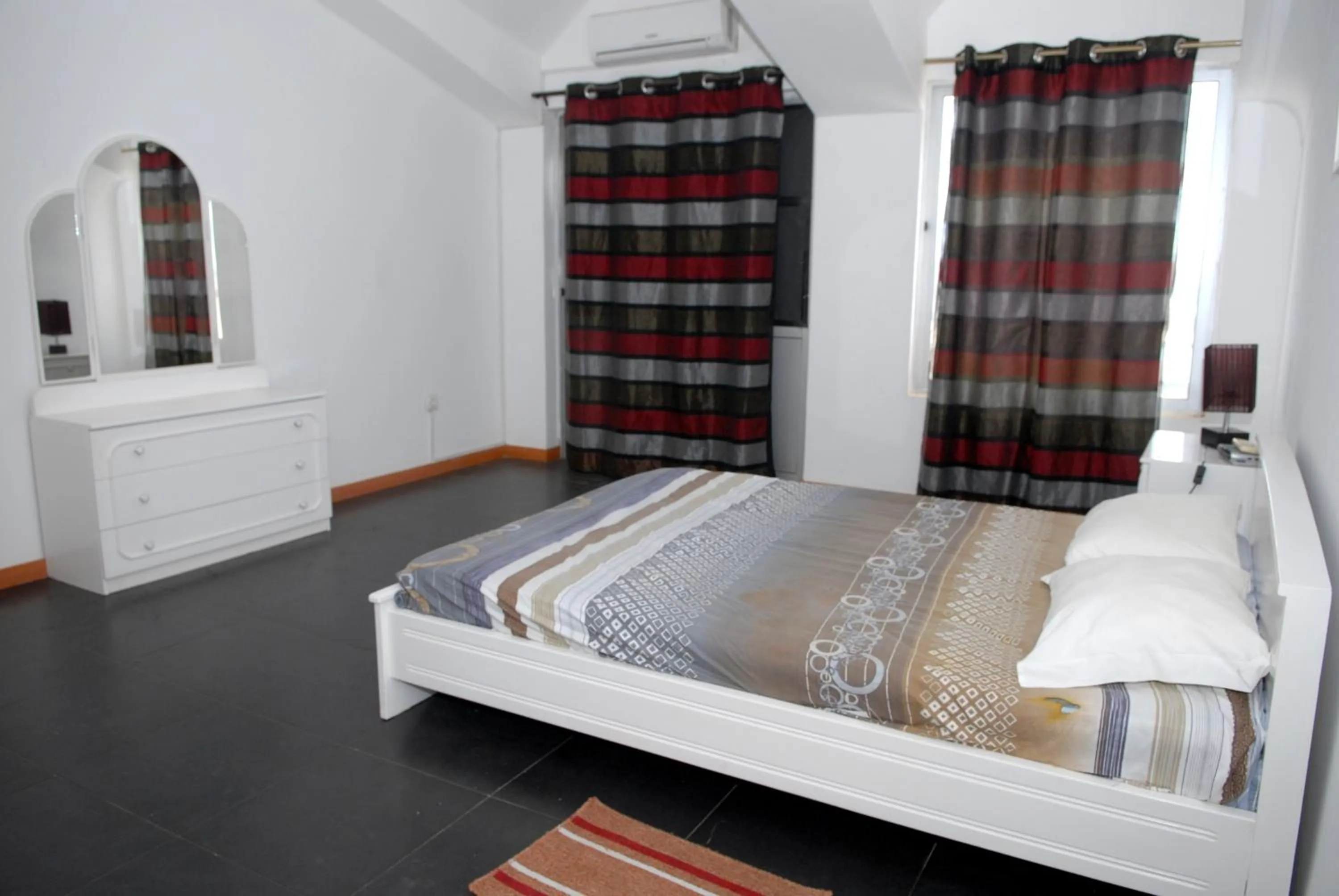 Photo of the whole room, Bed in Apartamentos Santiago - Praia