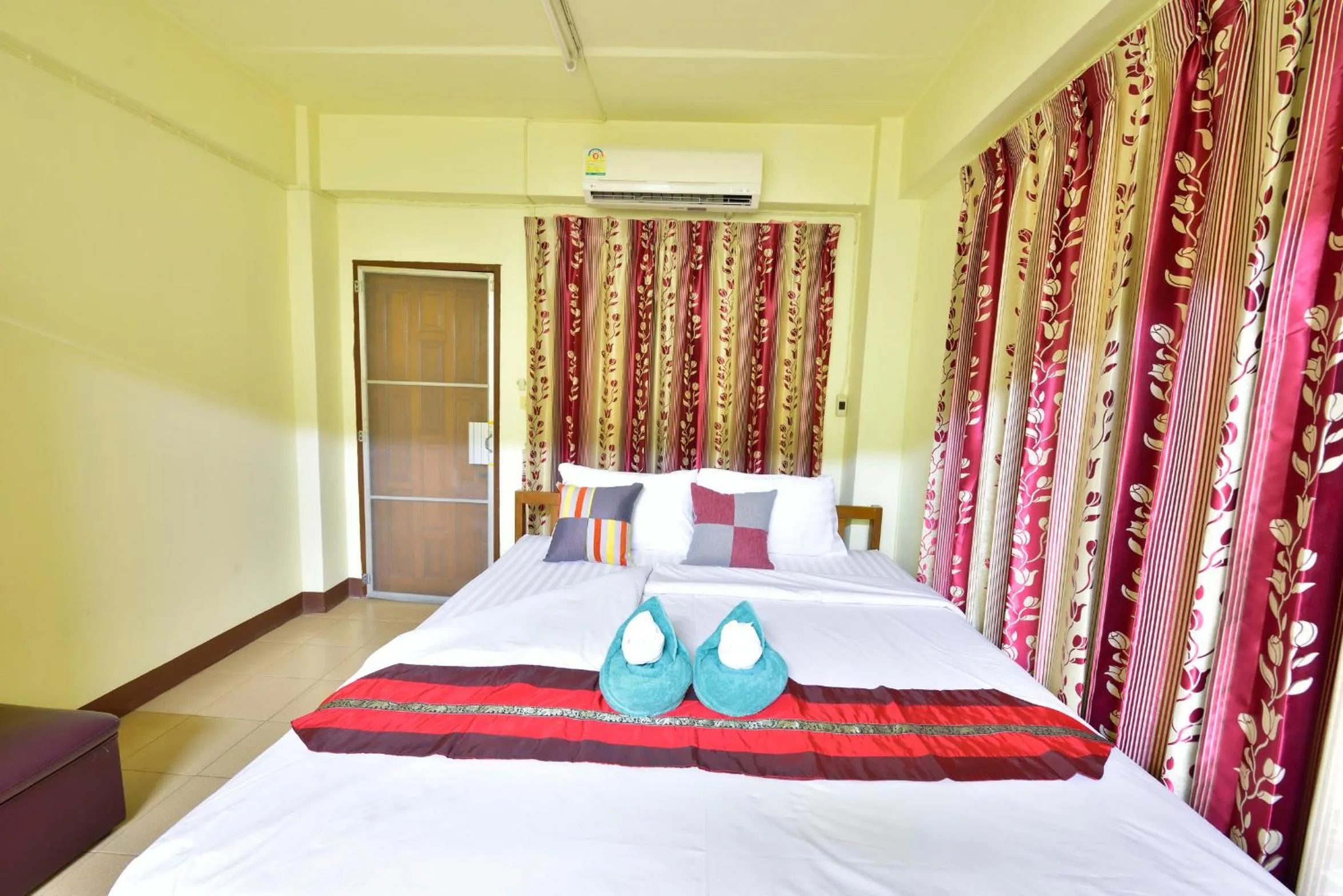 Bathroom, Bed in Saithong House