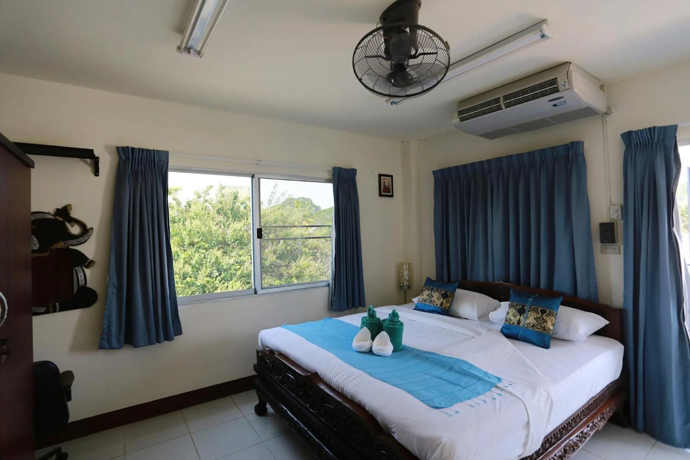 Bedroom, Bed in Saithong House