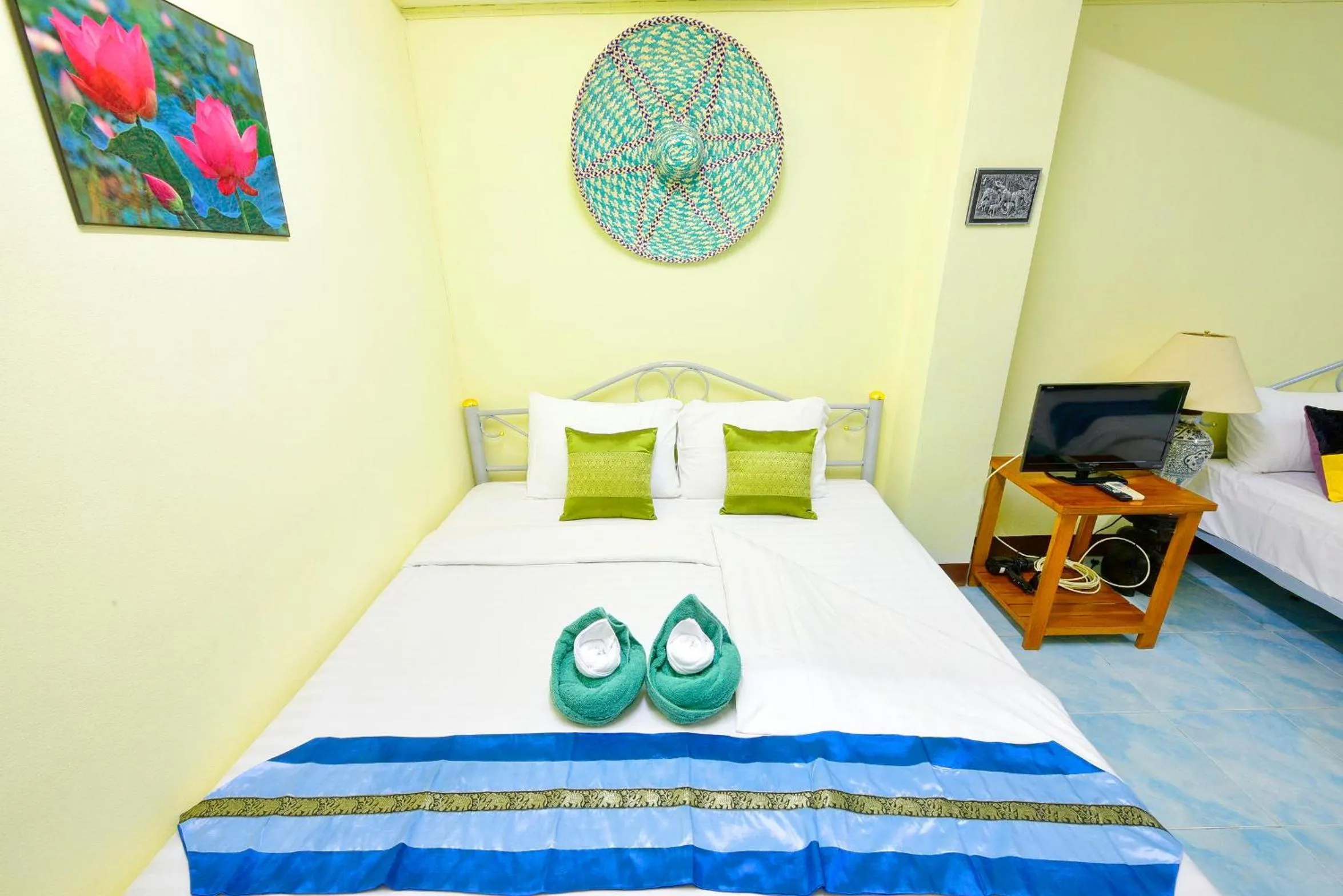 Bathroom, Bed in Saithong House