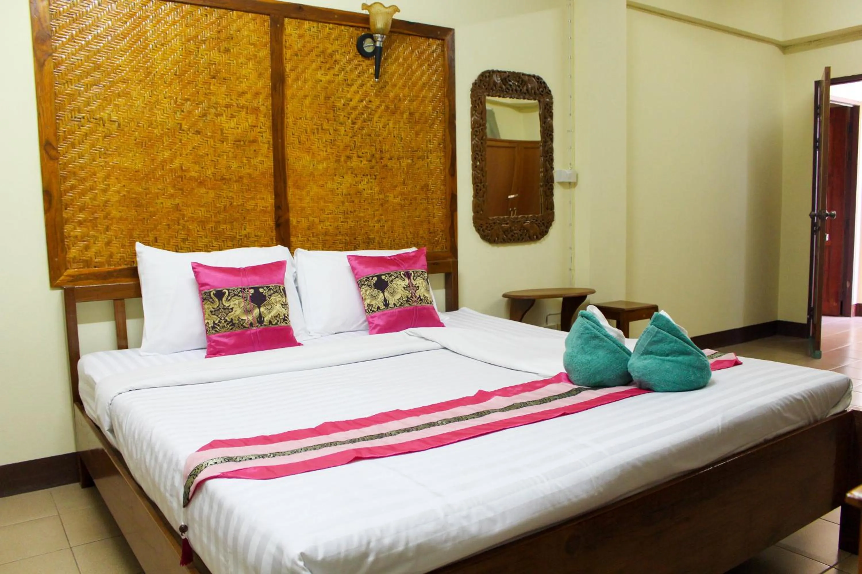 Bathroom, Bed in Saithong House