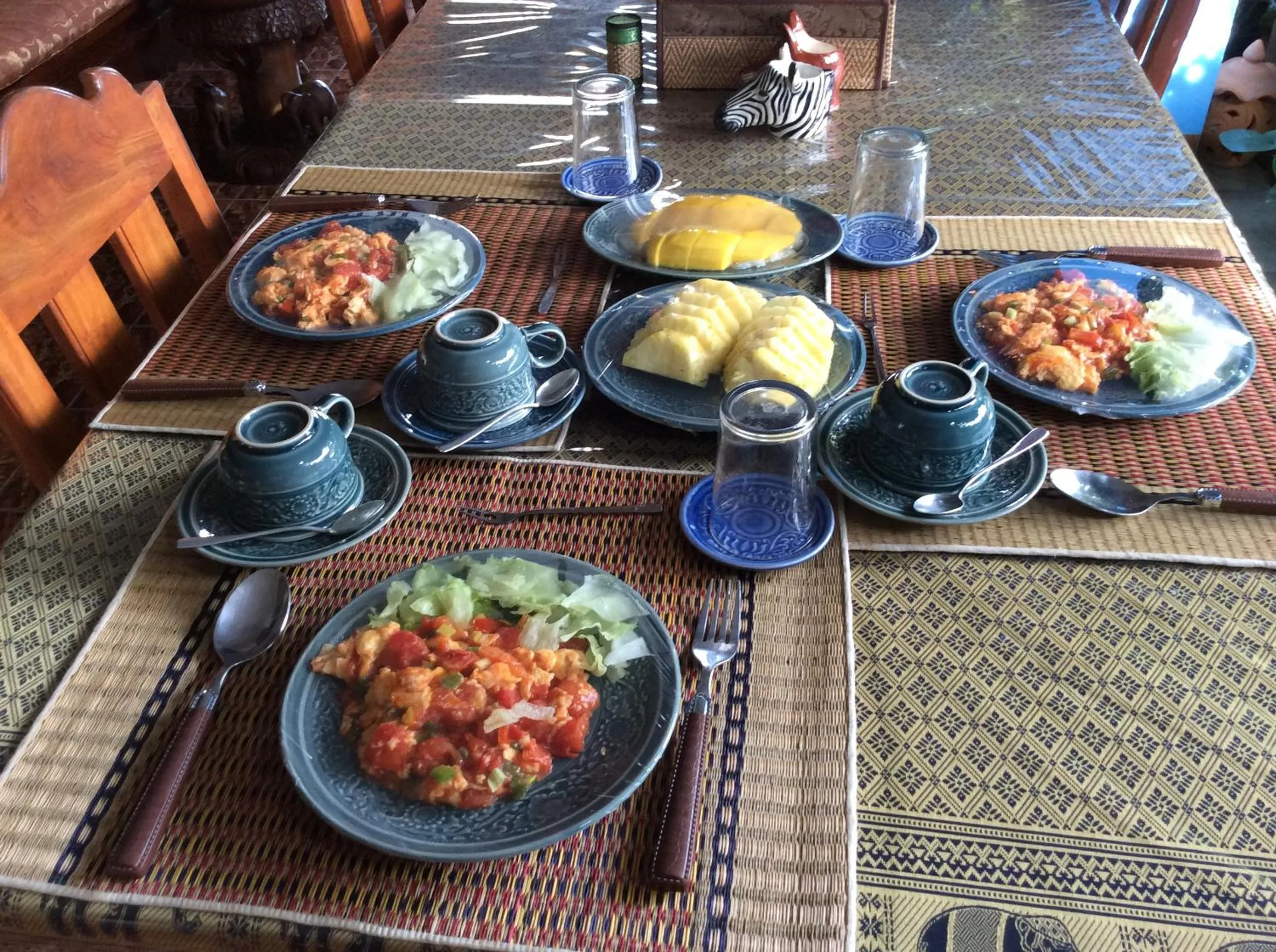 Restaurant/places to eat in Saithong House