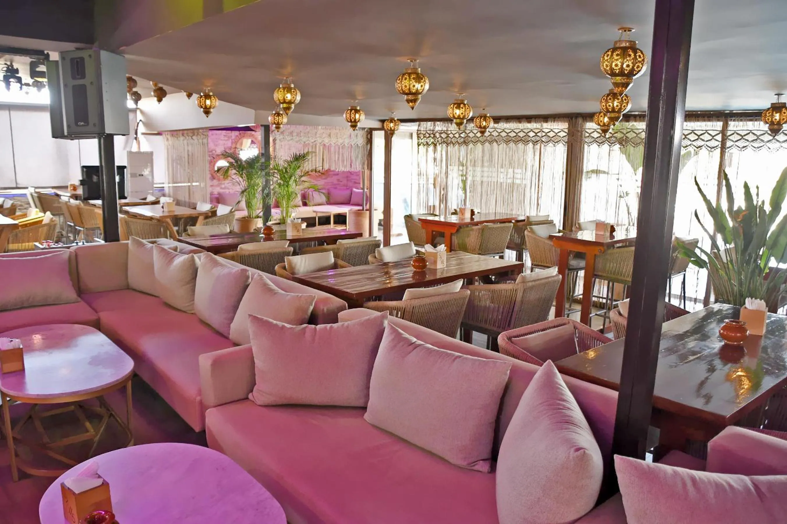 Restaurant/places to eat in 555 Hotel Clubbing Adults Only
