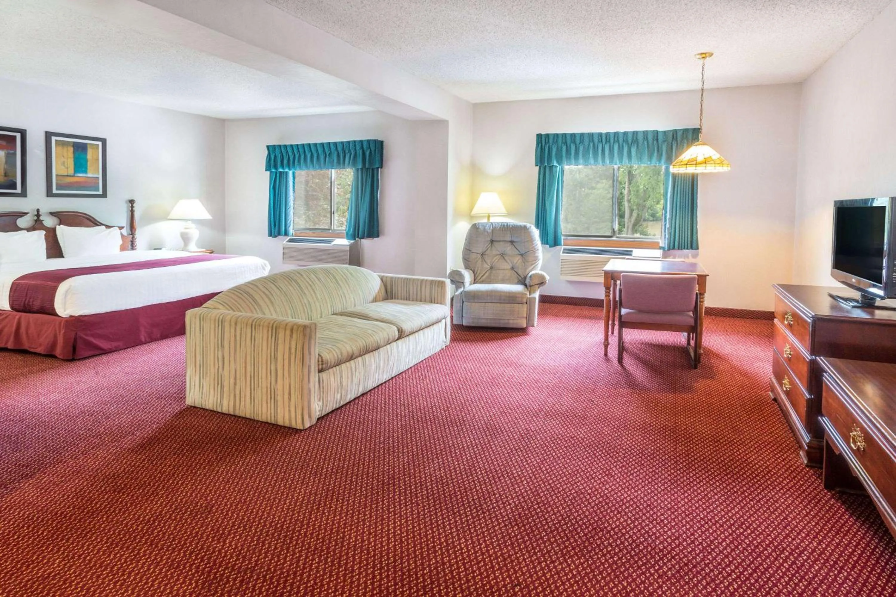 Photo of the whole room in Days Inn by Wyndham Tiffin