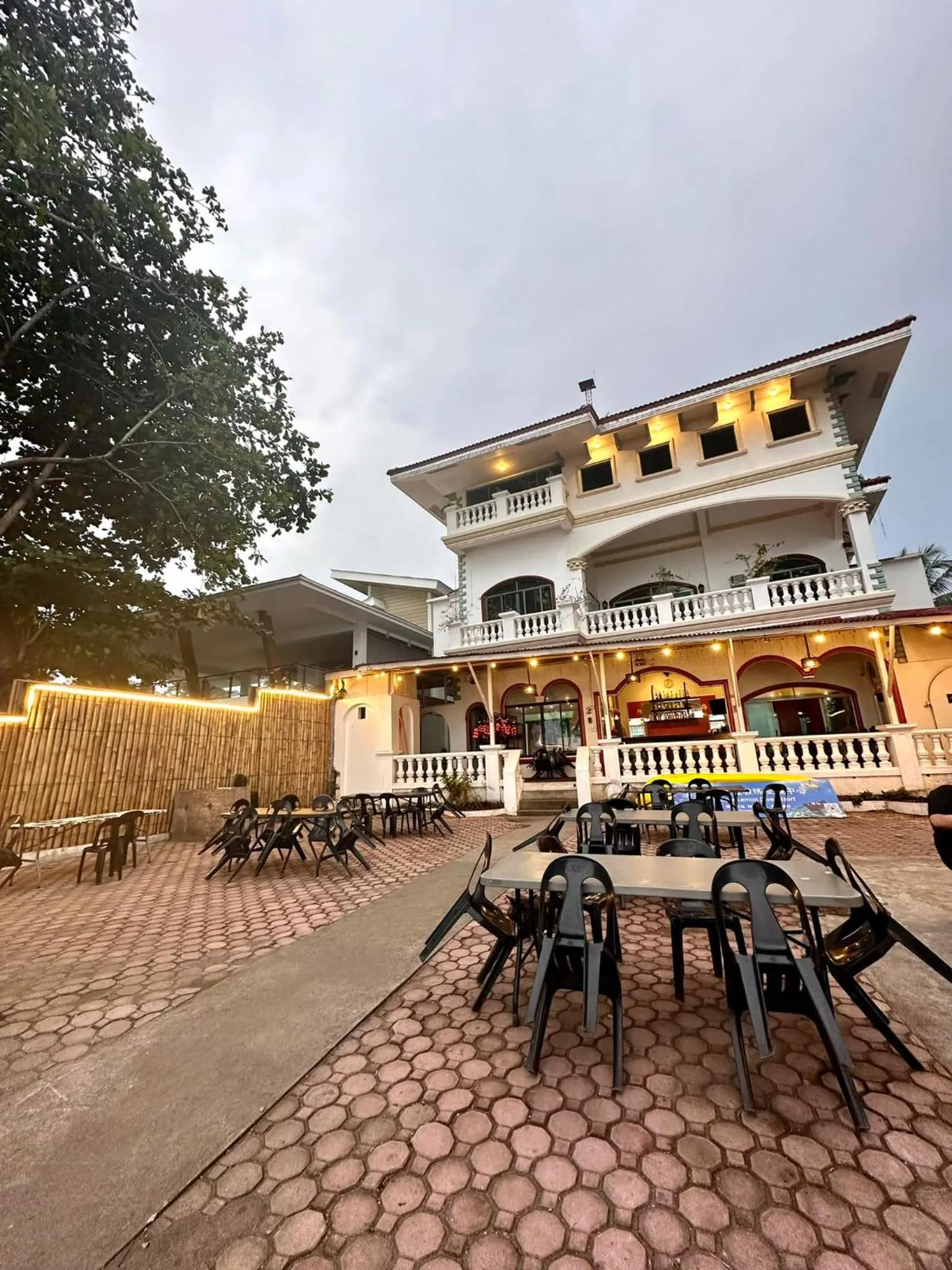 Gracey Dive Resort and Restaurant