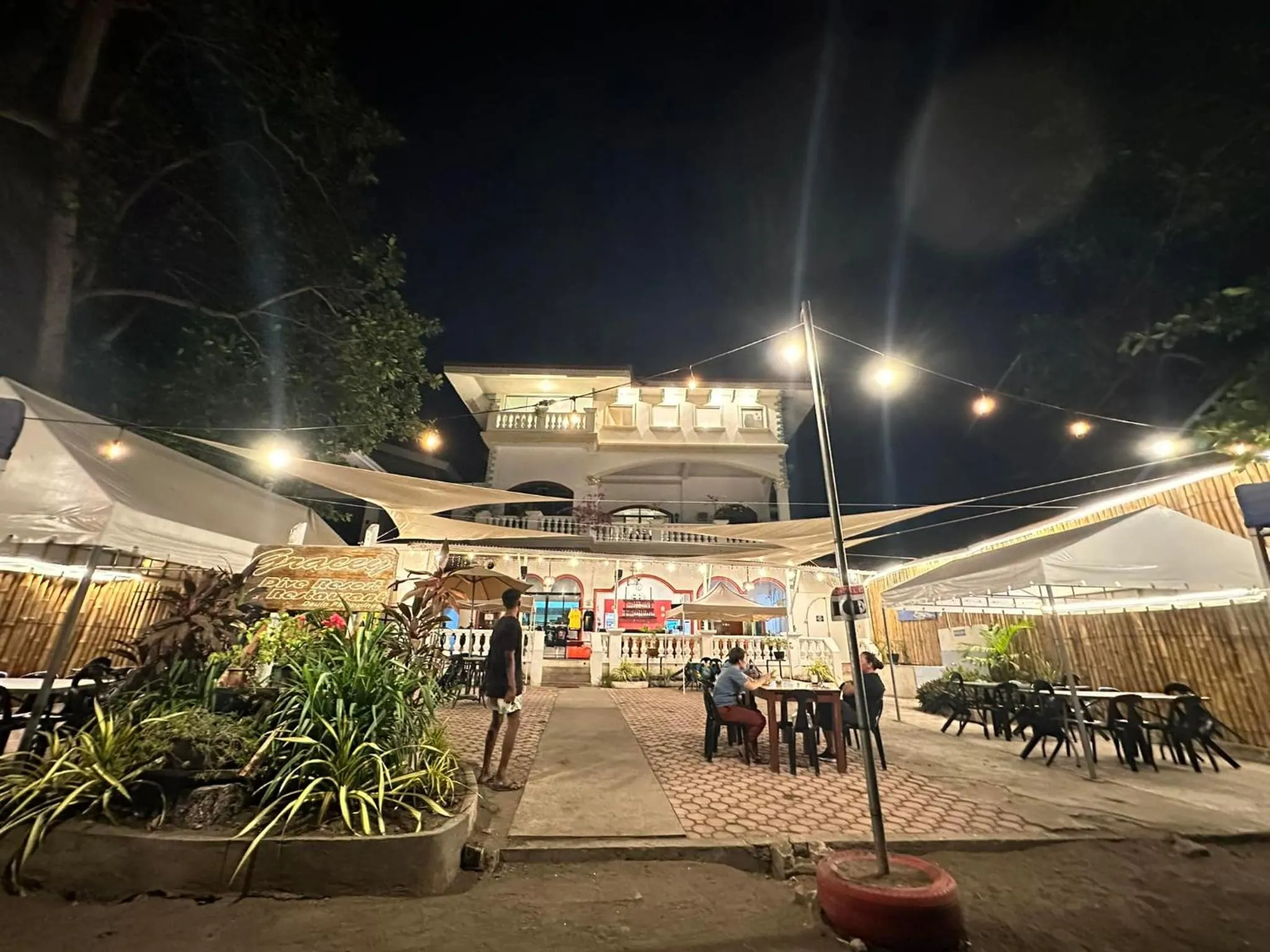 Gracey Dive Resort and Restaurant