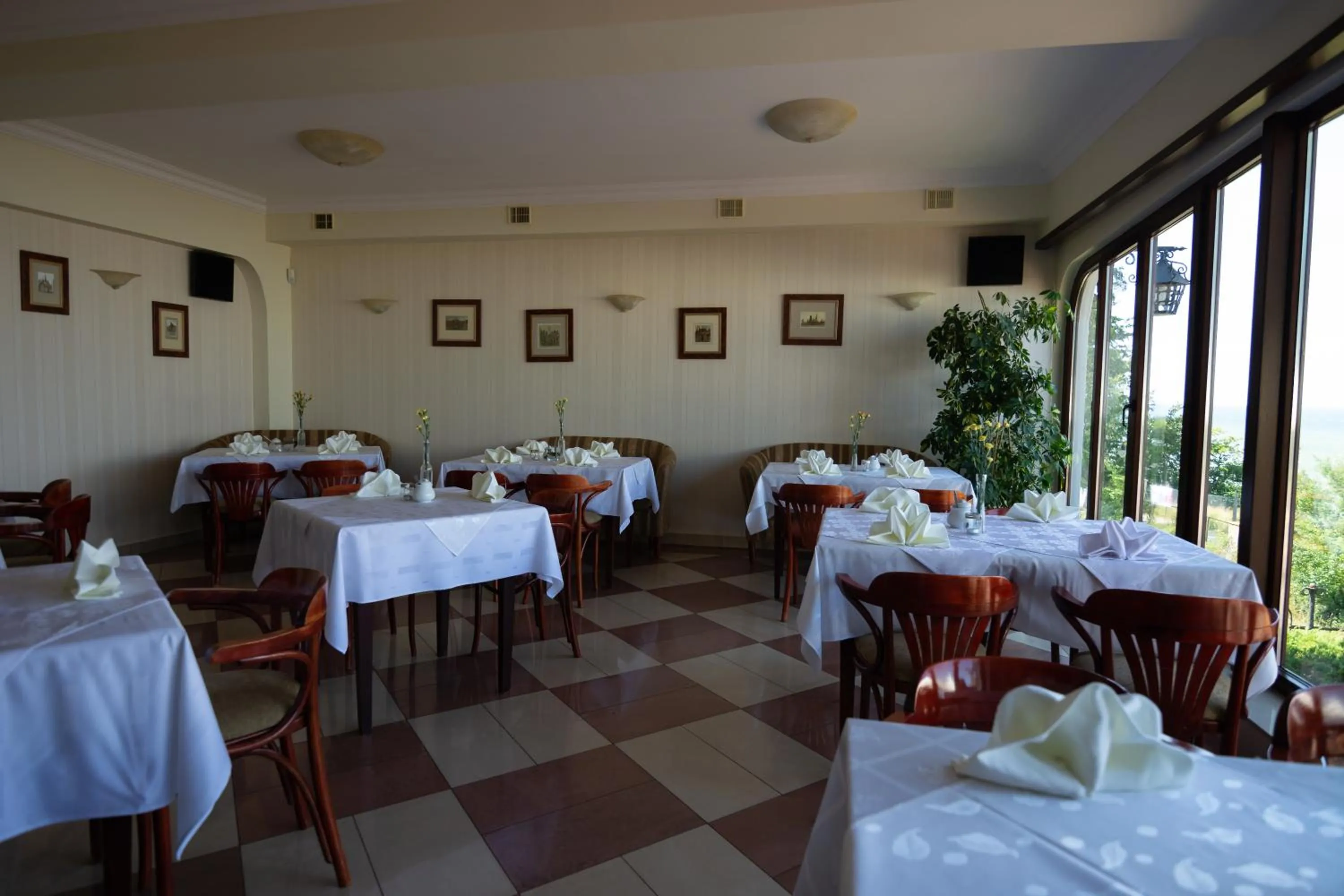 Restaurant/places to eat in Willa Victor - Widok Na Morze - Najpiekniejszy w Polsce - Śniadanie w Cenie