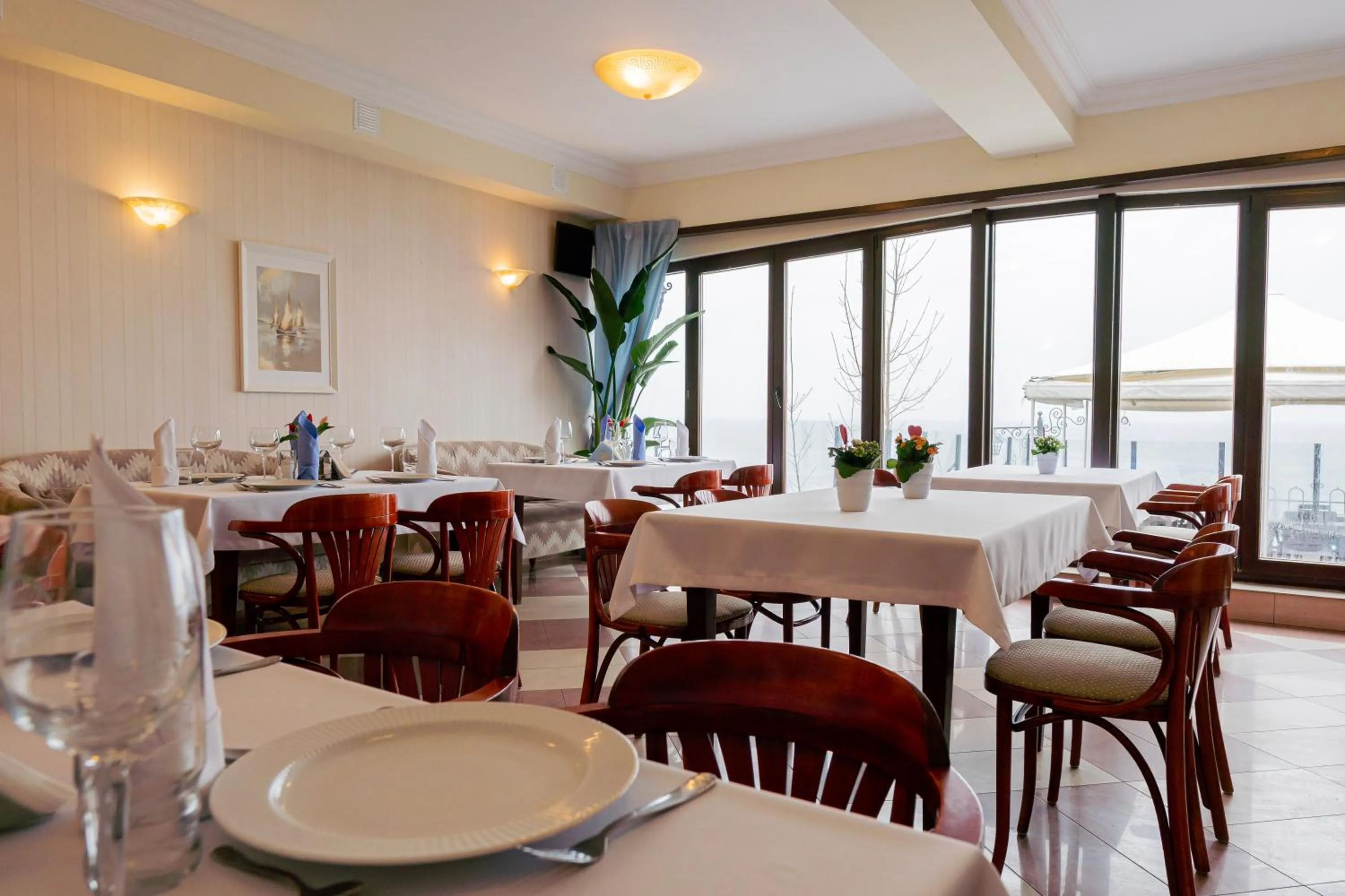 Restaurant/places to eat in Willa Victor - Widok Na Morze - Najpiekniejszy w Polsce - Śniadanie w Cenie