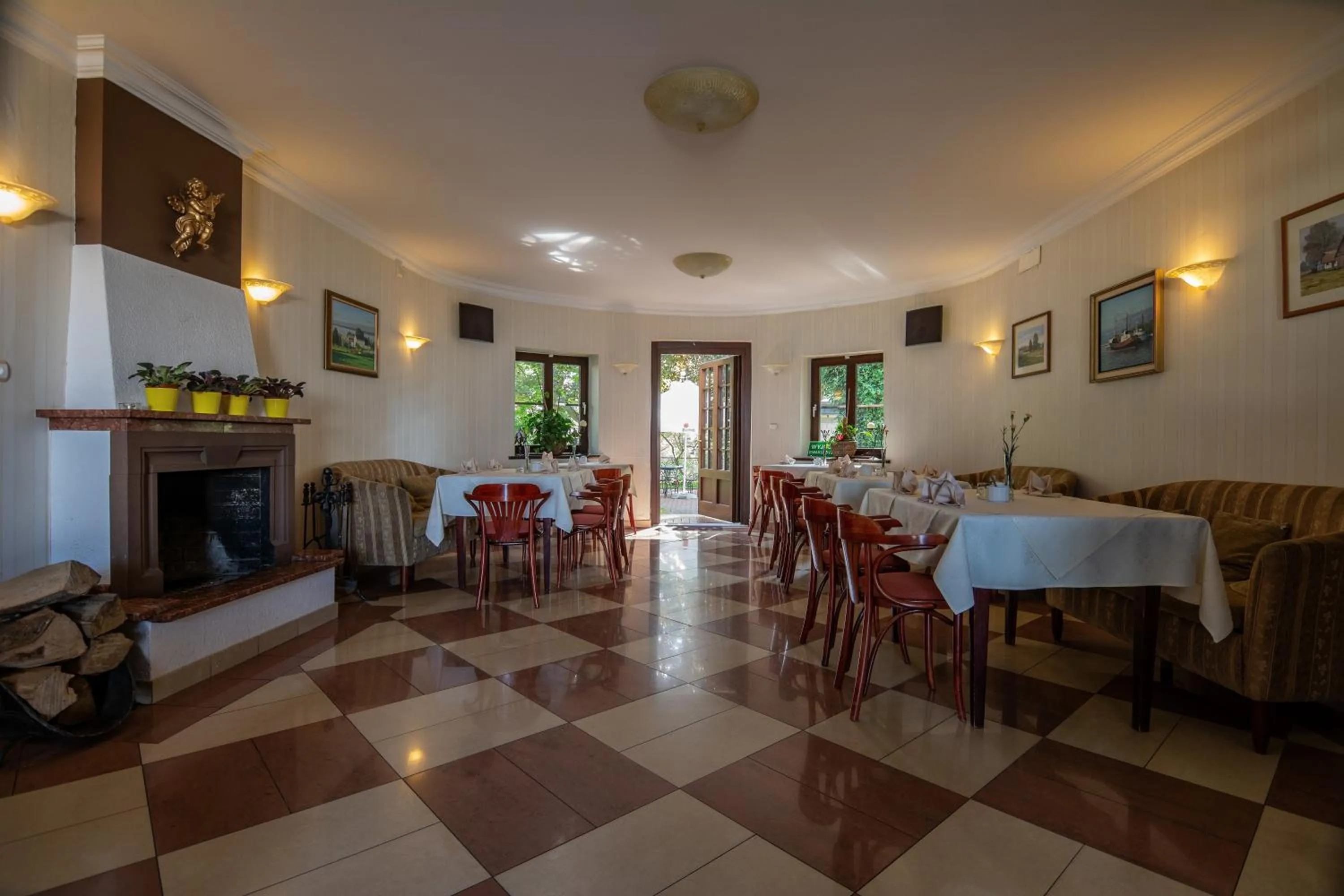 Restaurant/places to eat in Willa Victor - Widok Na Morze - Najpiekniejszy w Polsce - Śniadanie w Cenie