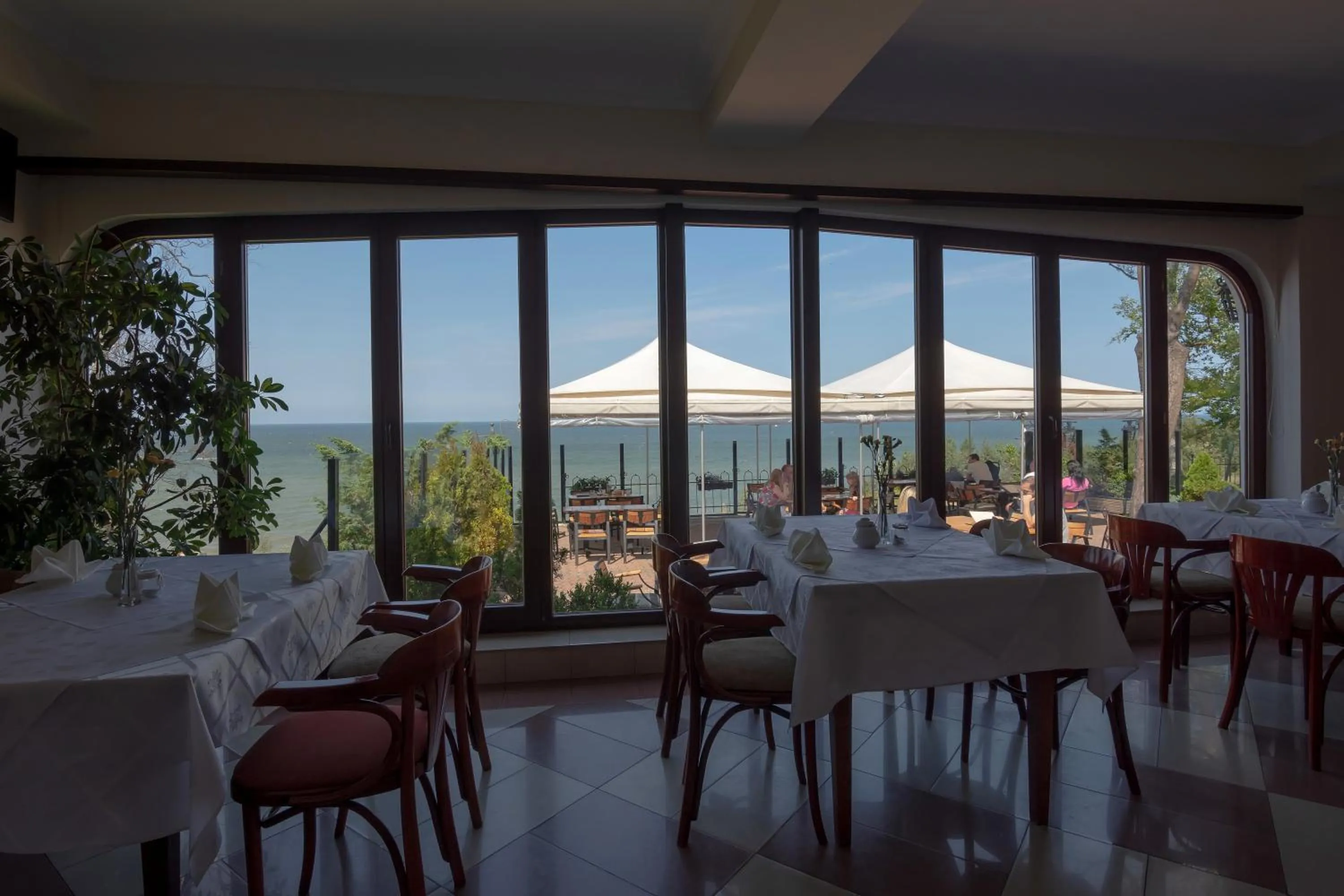 Restaurant/places to eat in Willa Victor - Widok Na Morze - Najpiekniejszy w Polsce - Śniadanie w Cenie