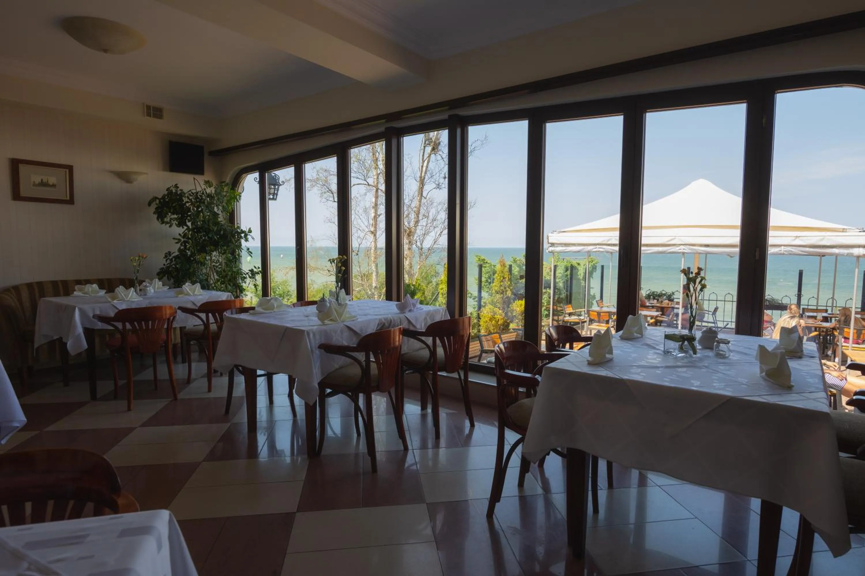 Restaurant/places to eat in Willa Victor - Widok Na Morze - Najpiekniejszy w Polsce - Śniadanie w Cenie