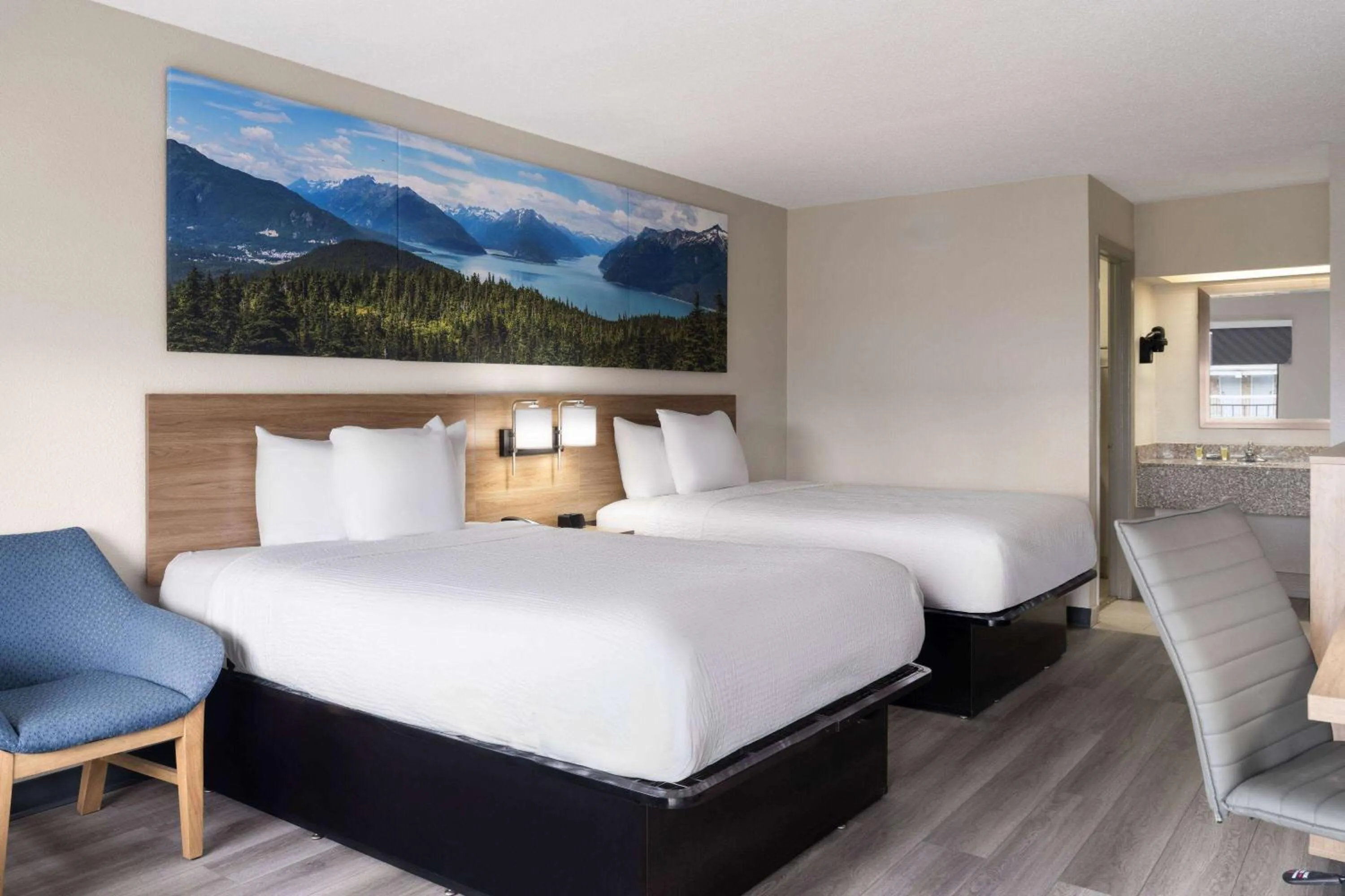 Photo of the whole room, Bed in Days Inn by Wyndham Weldon Roanoke Rapids