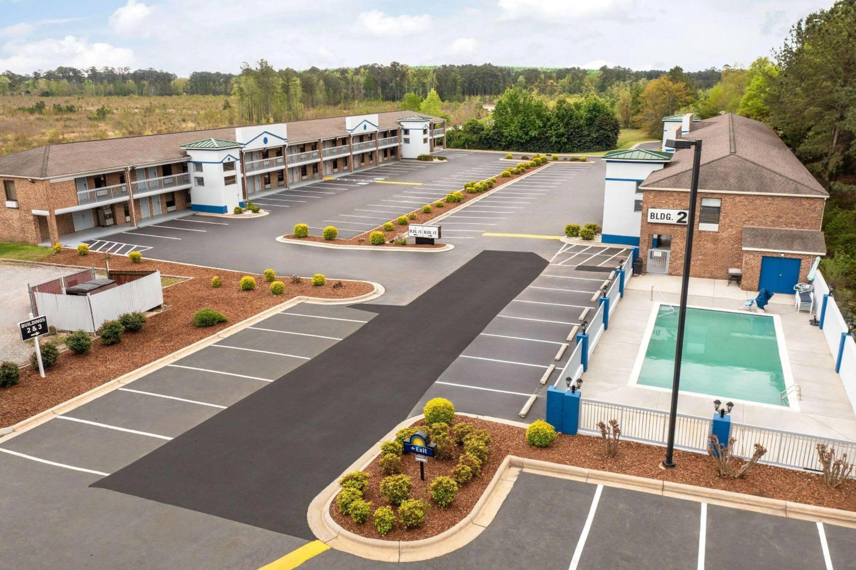 Property building in Days Inn by Wyndham Weldon Roanoke Rapids