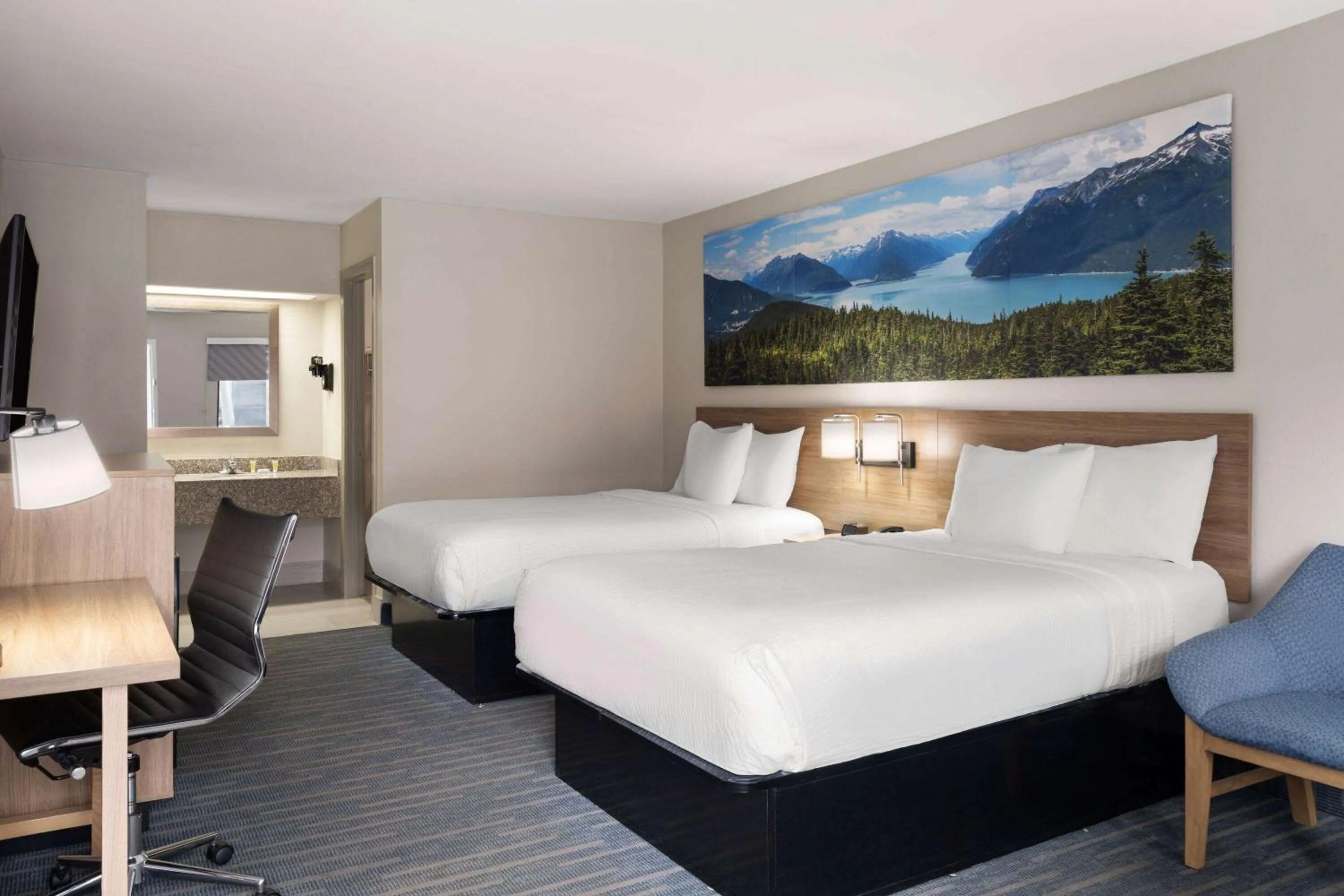 Photo of the whole room, Bed in Days Inn by Wyndham Weldon Roanoke Rapids