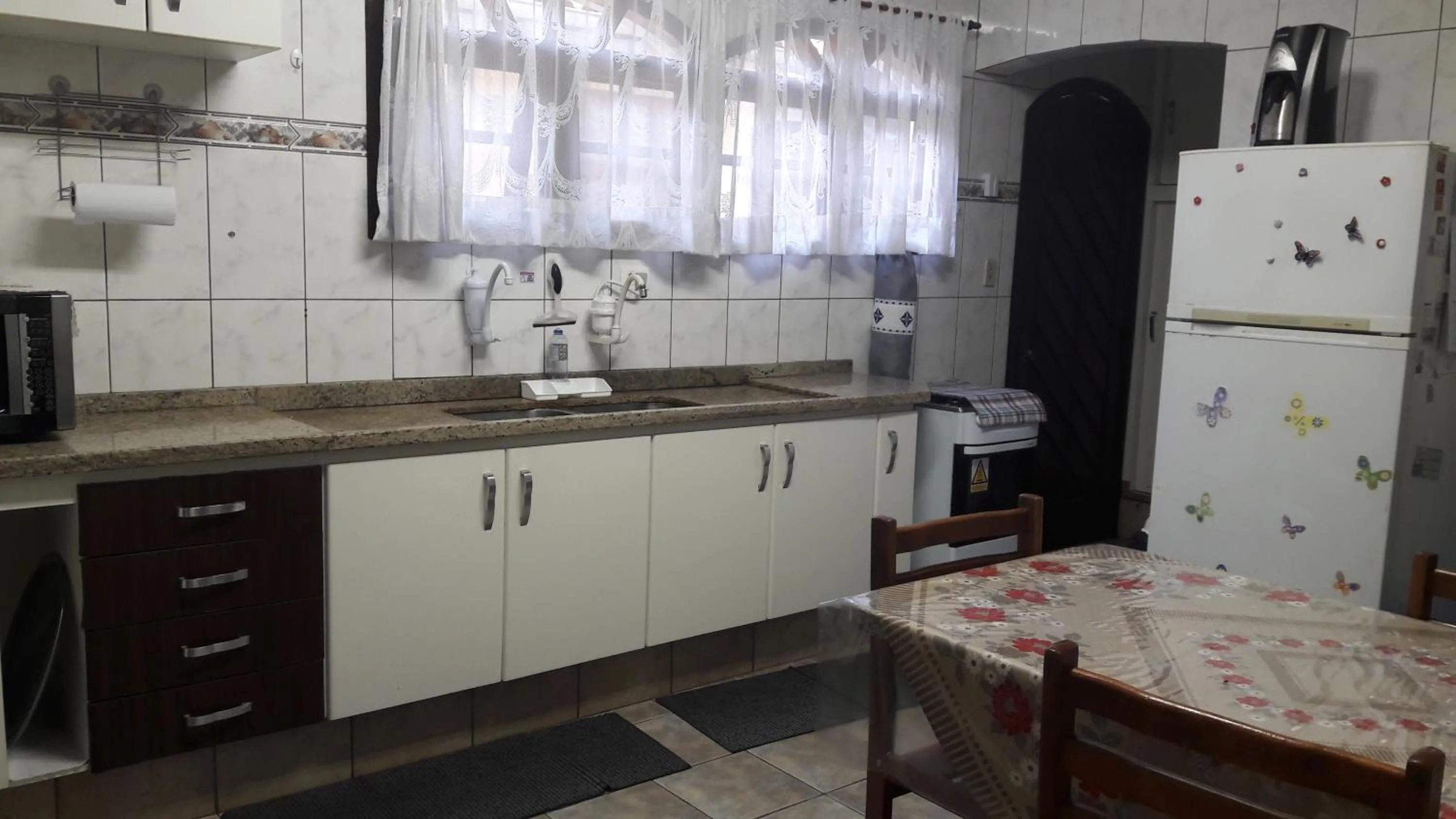 Communal kitchen in Pousada Sognares
