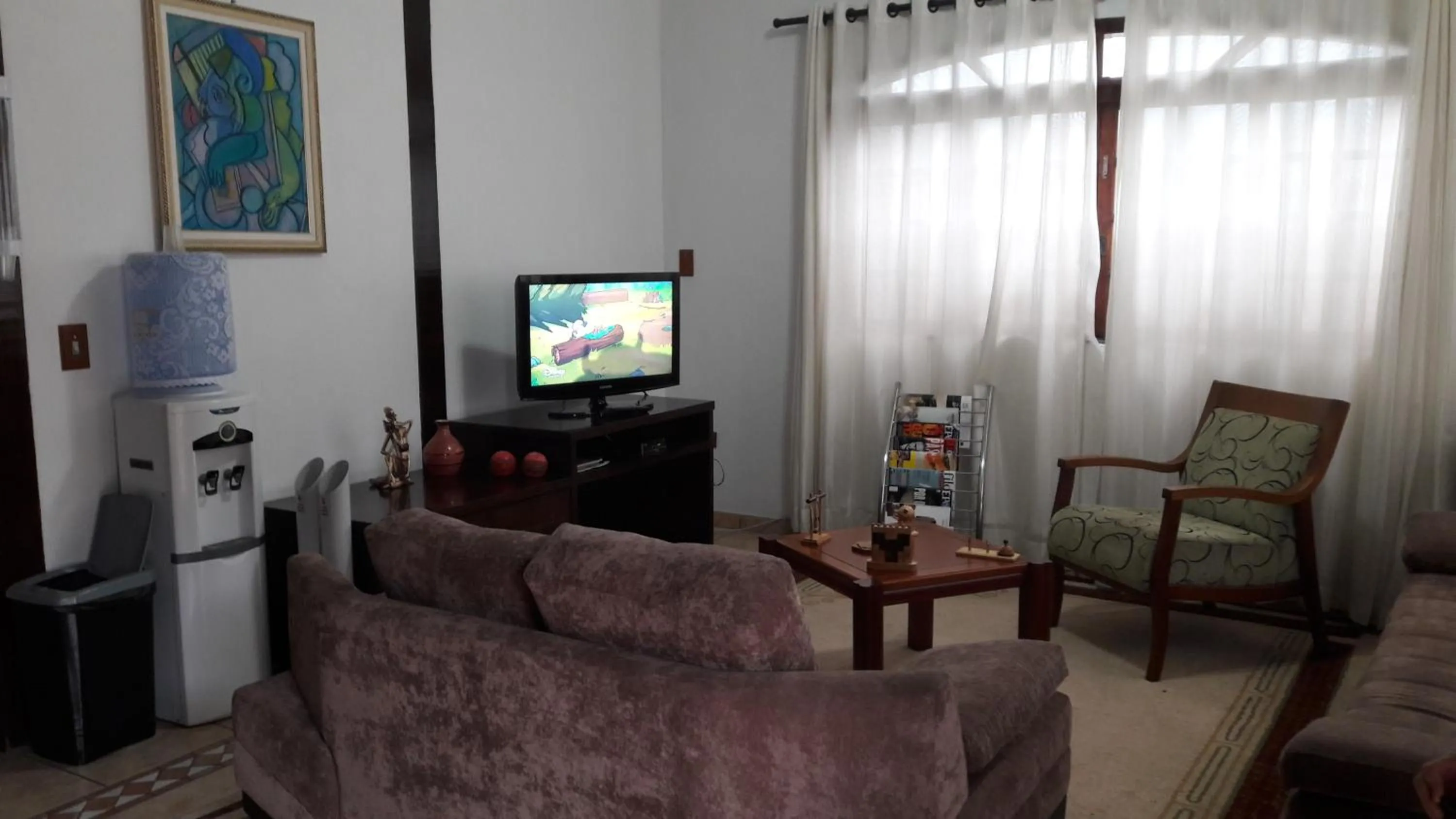 Communal lounge/ TV room in Pousada Sognares