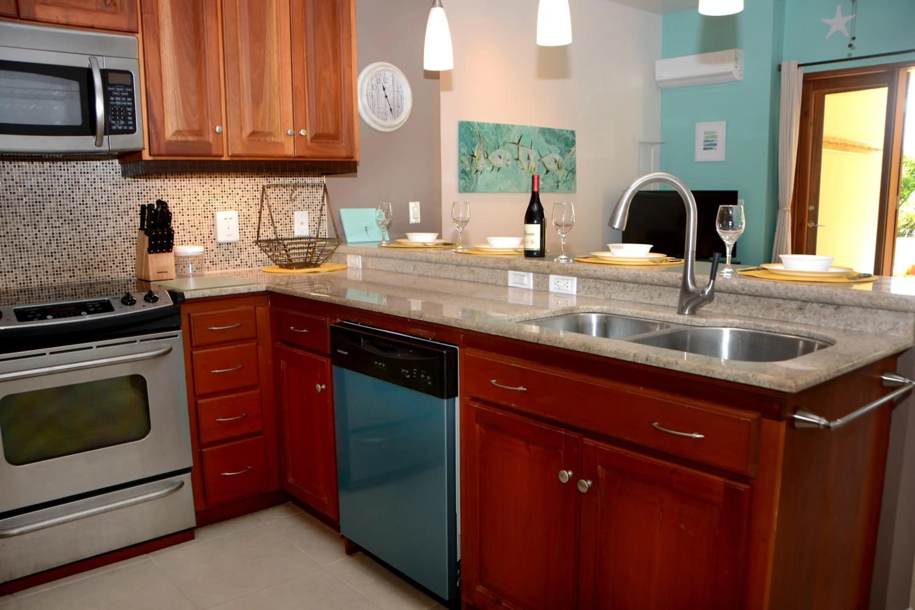 TV and multimedia in Marazul Belize