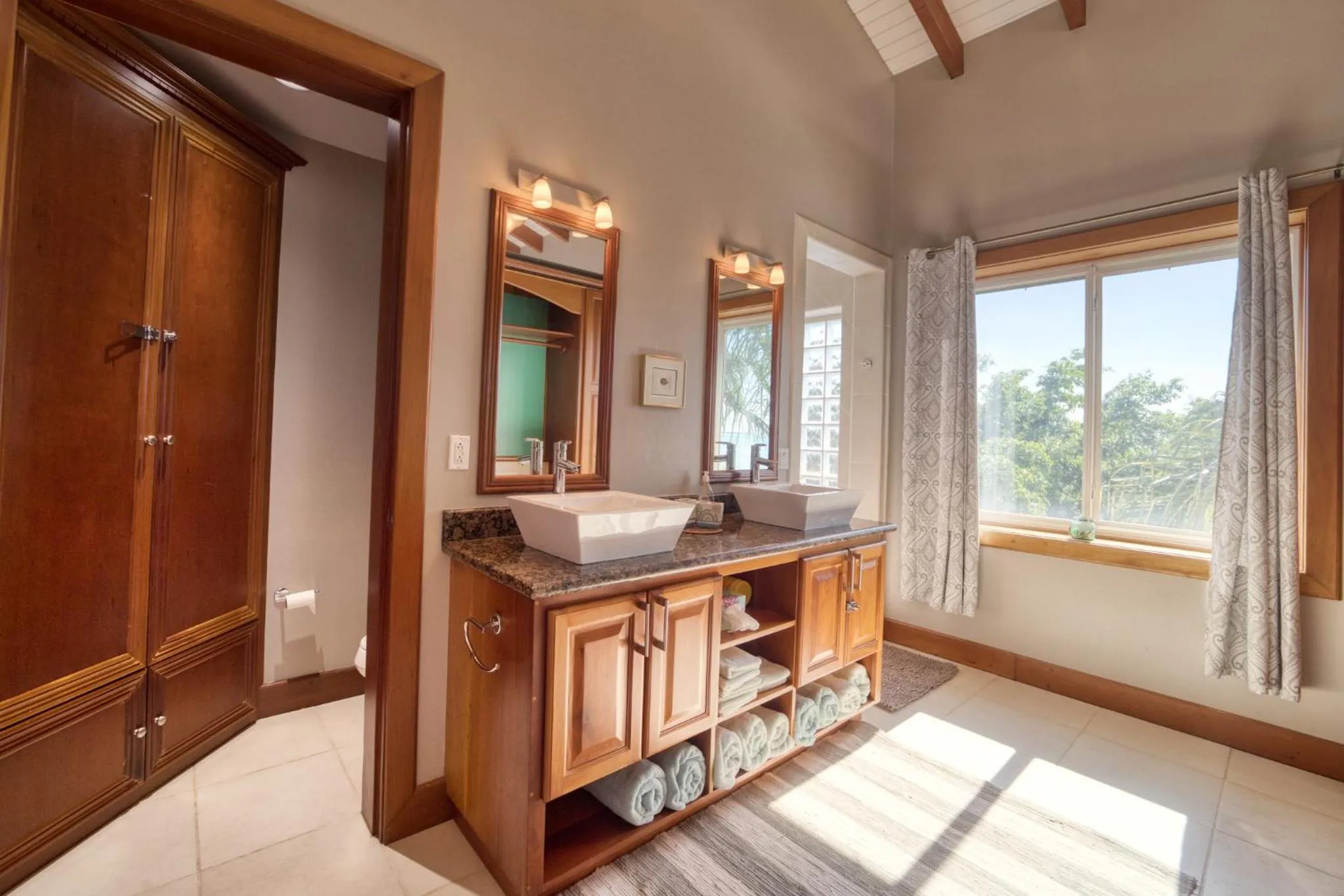 Shower in Marazul Belize