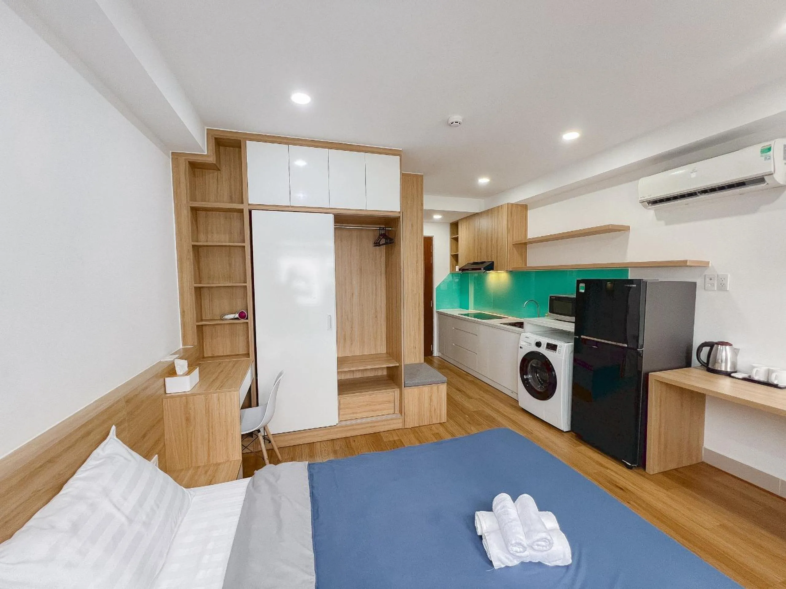 Kitchen or kitchenette, Bed in Home Away Ky Con - Serviced Apartment