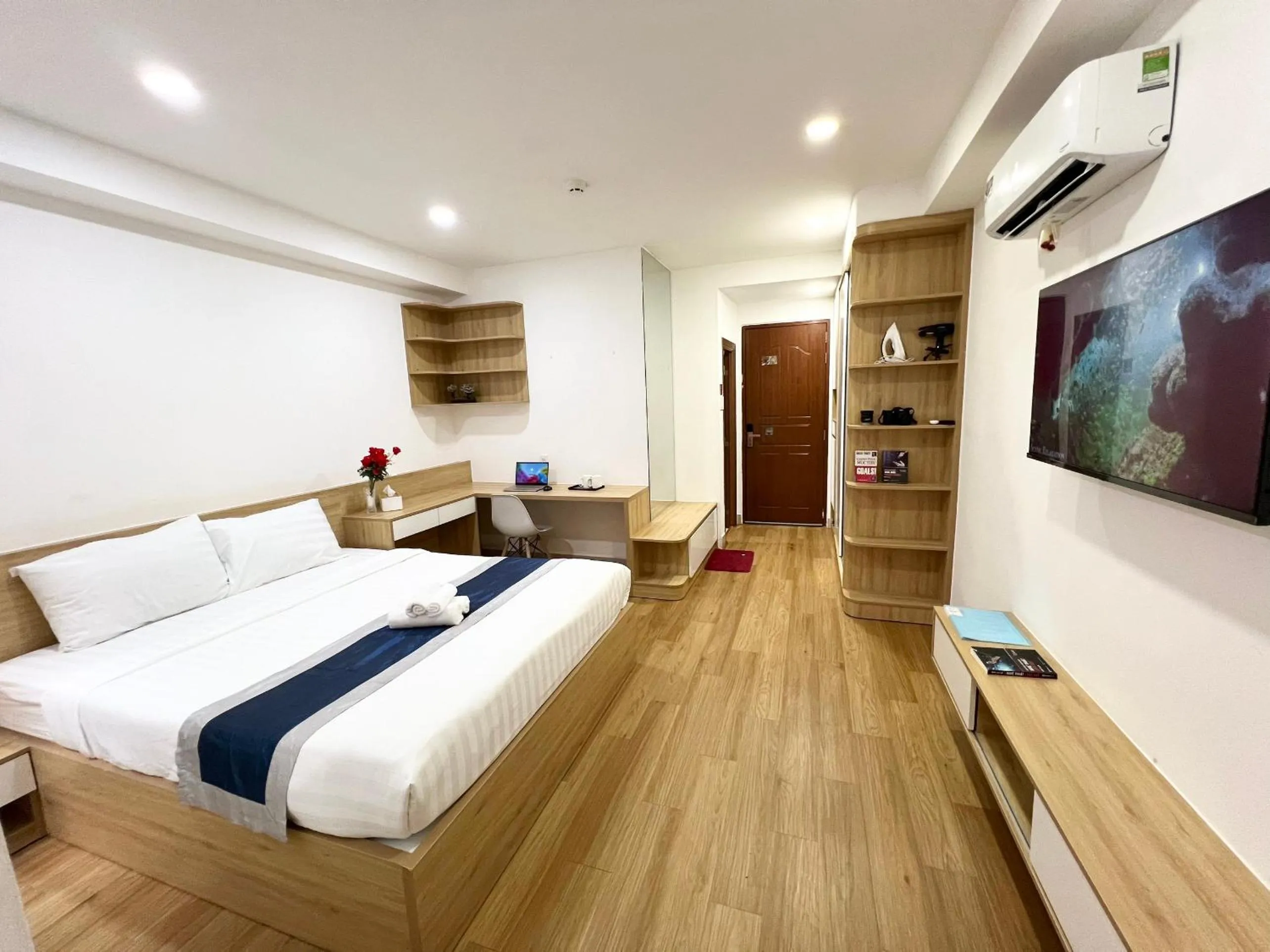 Bedroom, Bed in Home Away Ky Con - Serviced Apartment