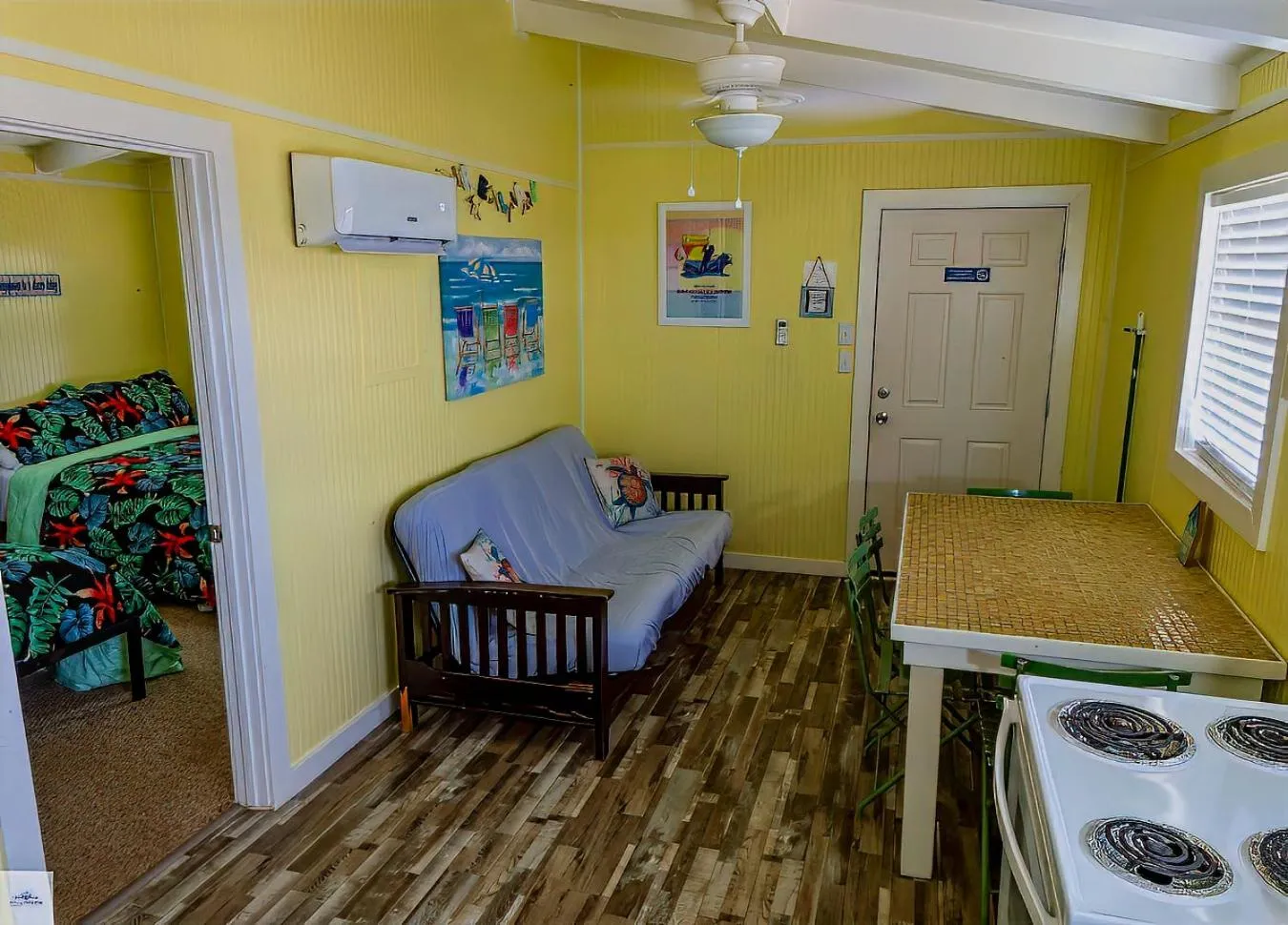 Living room in Blue Dolphin Inn and Cottages