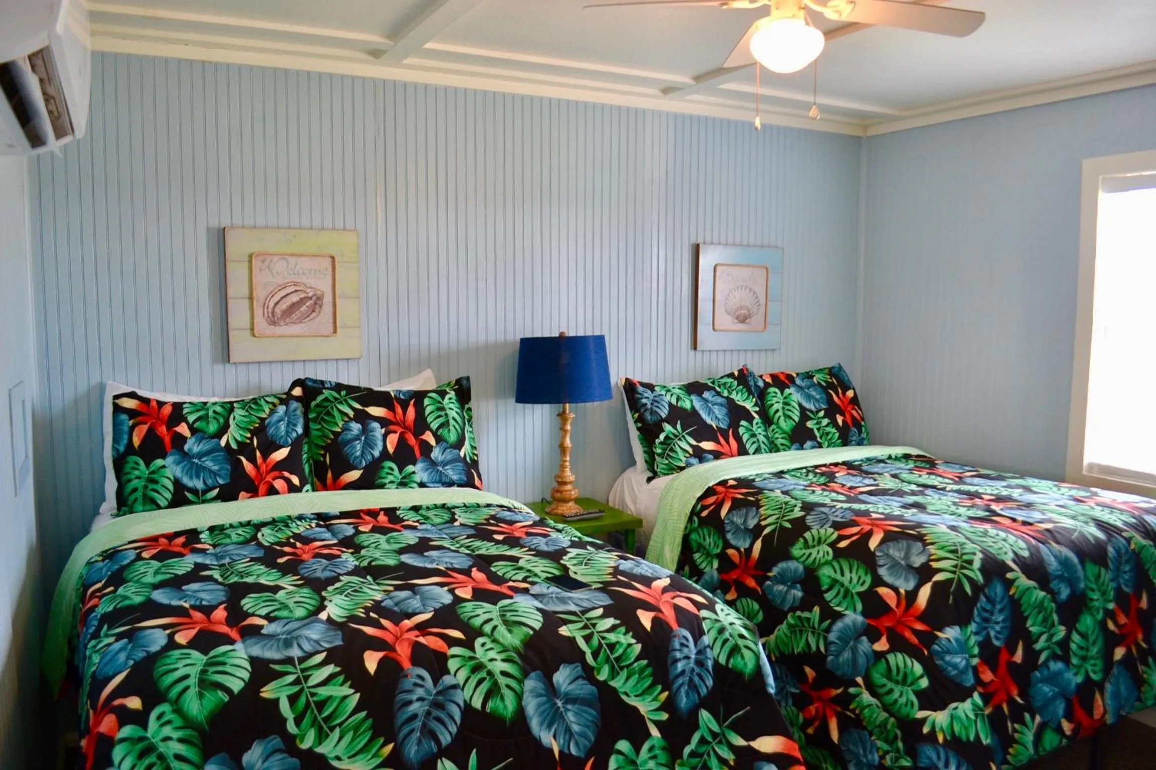 Bedroom, Bed in Blue Dolphin Inn and Cottages