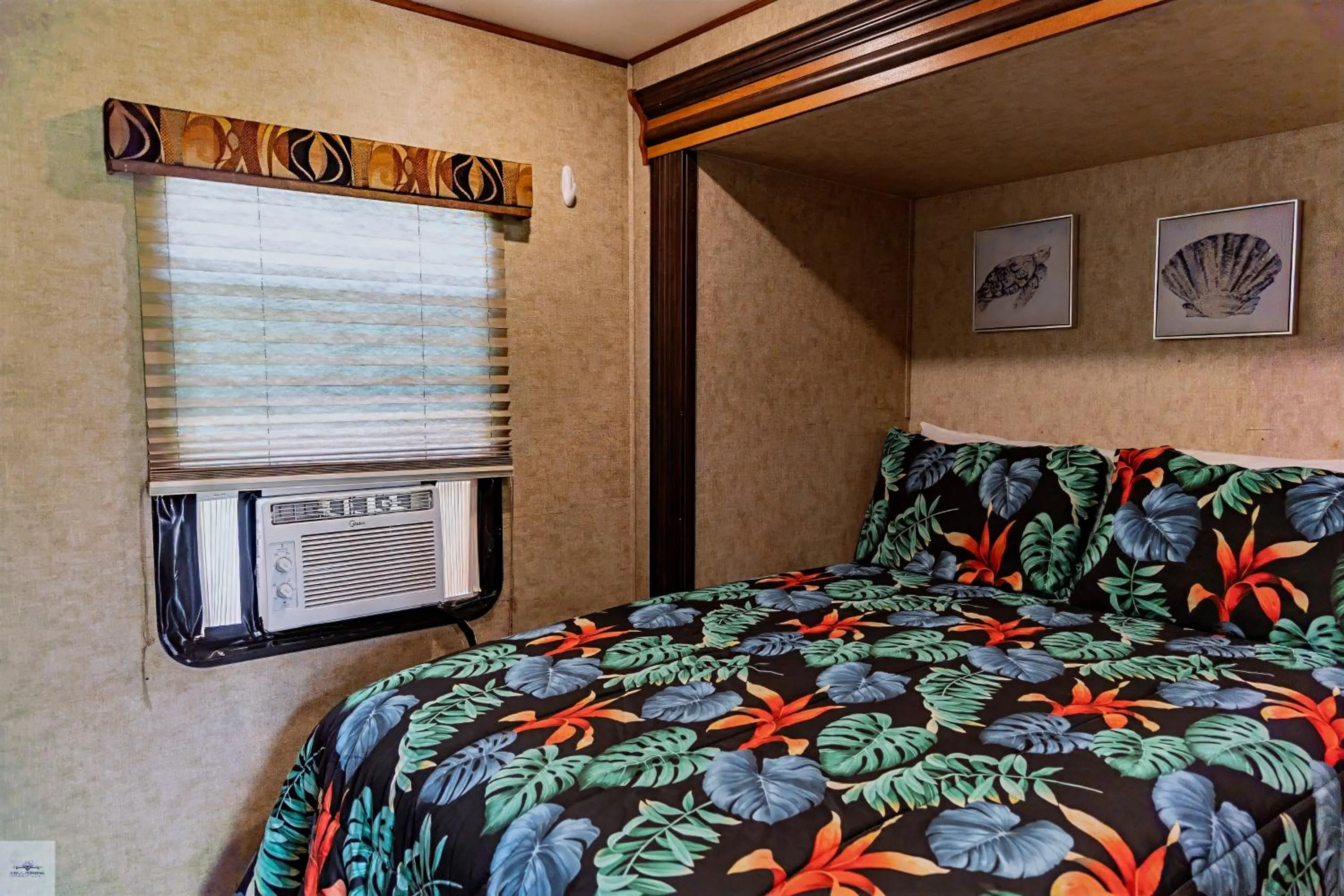 Bedroom, Bed in Blue Dolphin Inn and Cottages