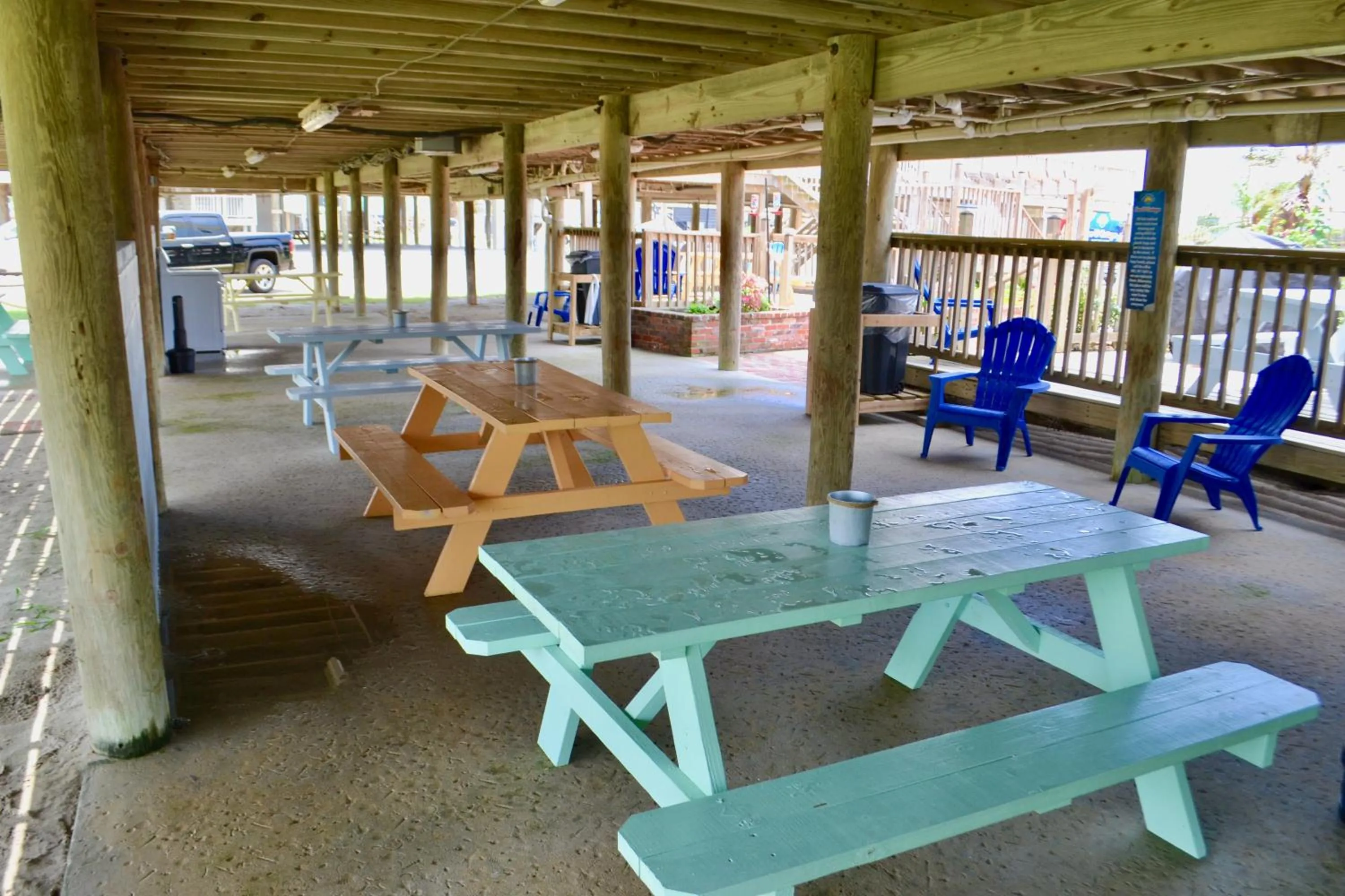 Patio in Blue Dolphin Inn and Cottages