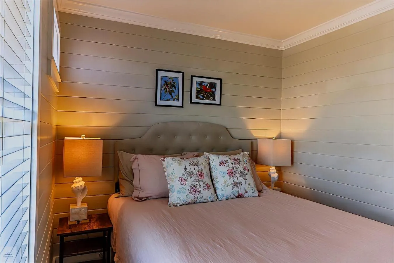 Bedroom, Bed in Blue Dolphin Inn and Cottages