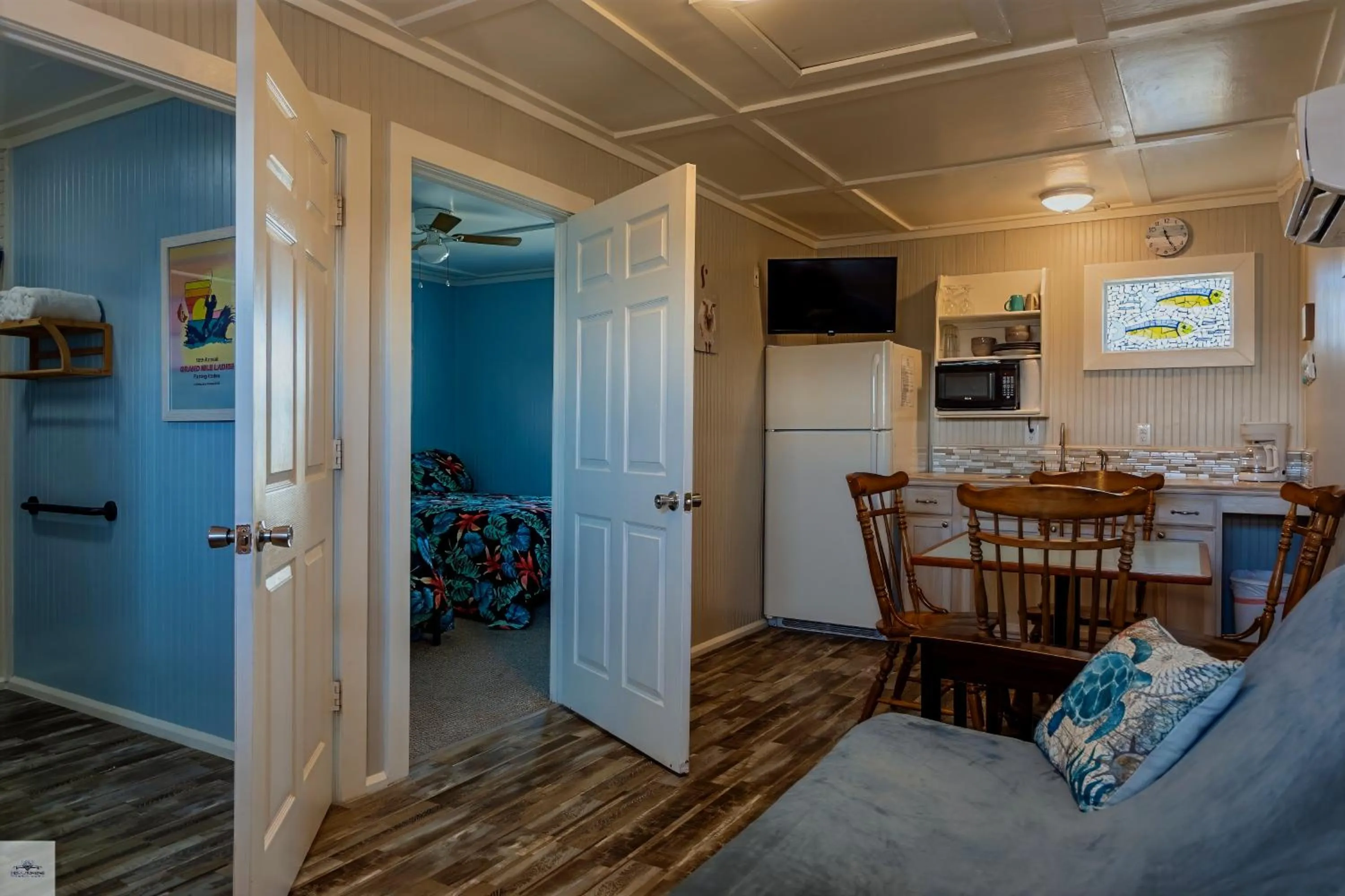 Kitchen or kitchenette in Blue Dolphin Inn and Cottages