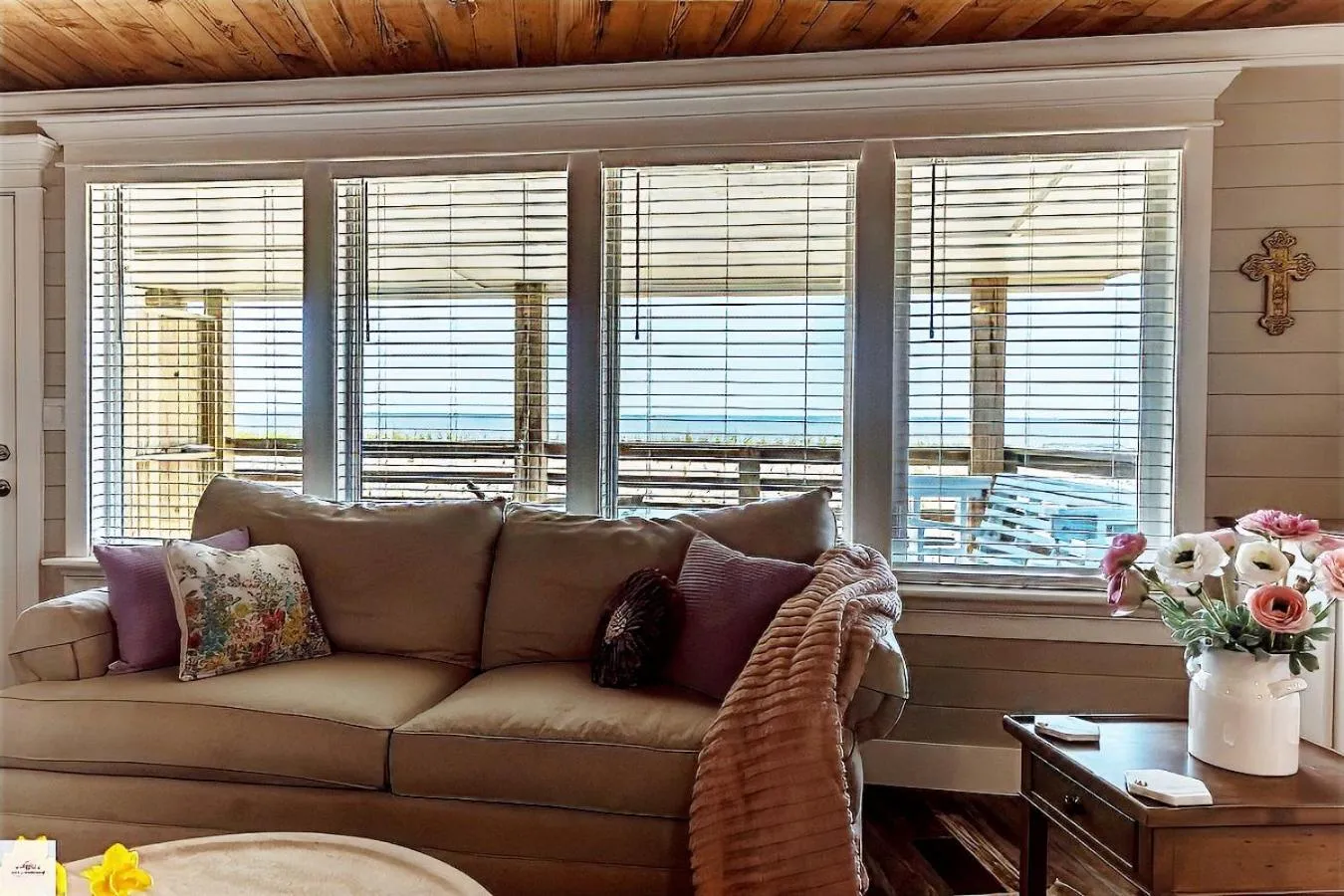 Living room in Blue Dolphin Inn and Cottages