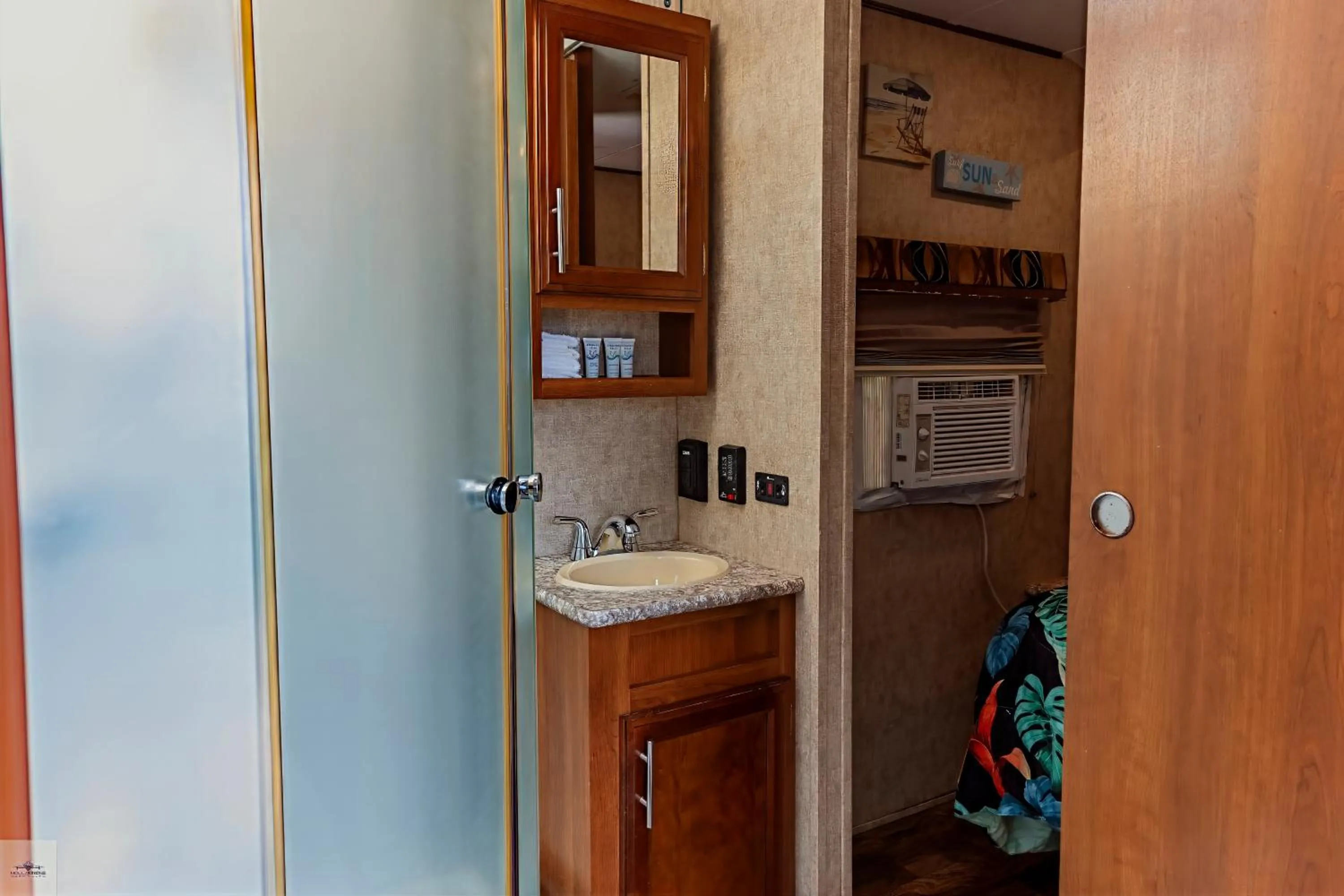 Bathroom in Blue Dolphin Inn and Cottages