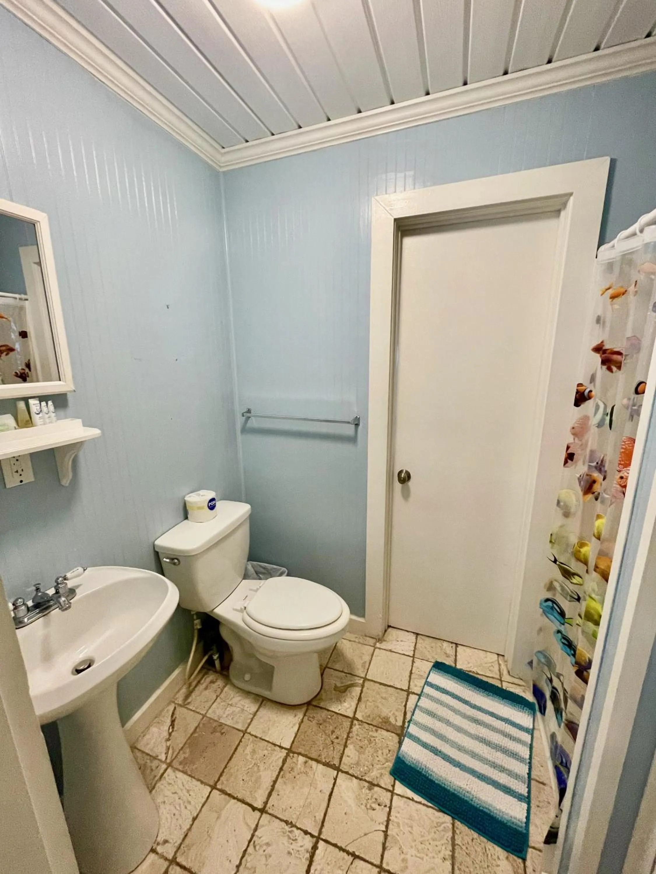 Shower in Blue Dolphin Inn and Cottages