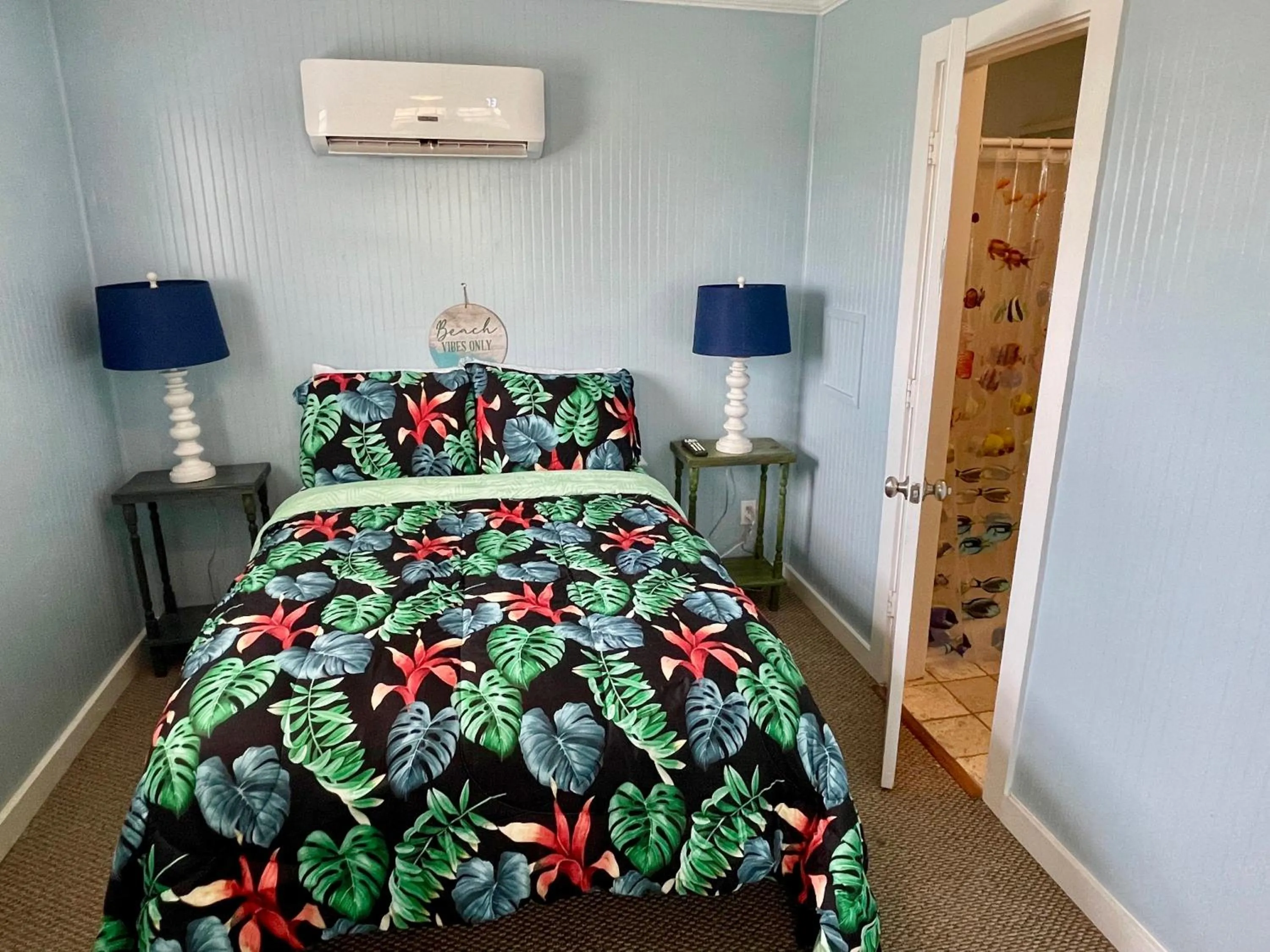 Bedroom, Bed in Blue Dolphin Inn and Cottages