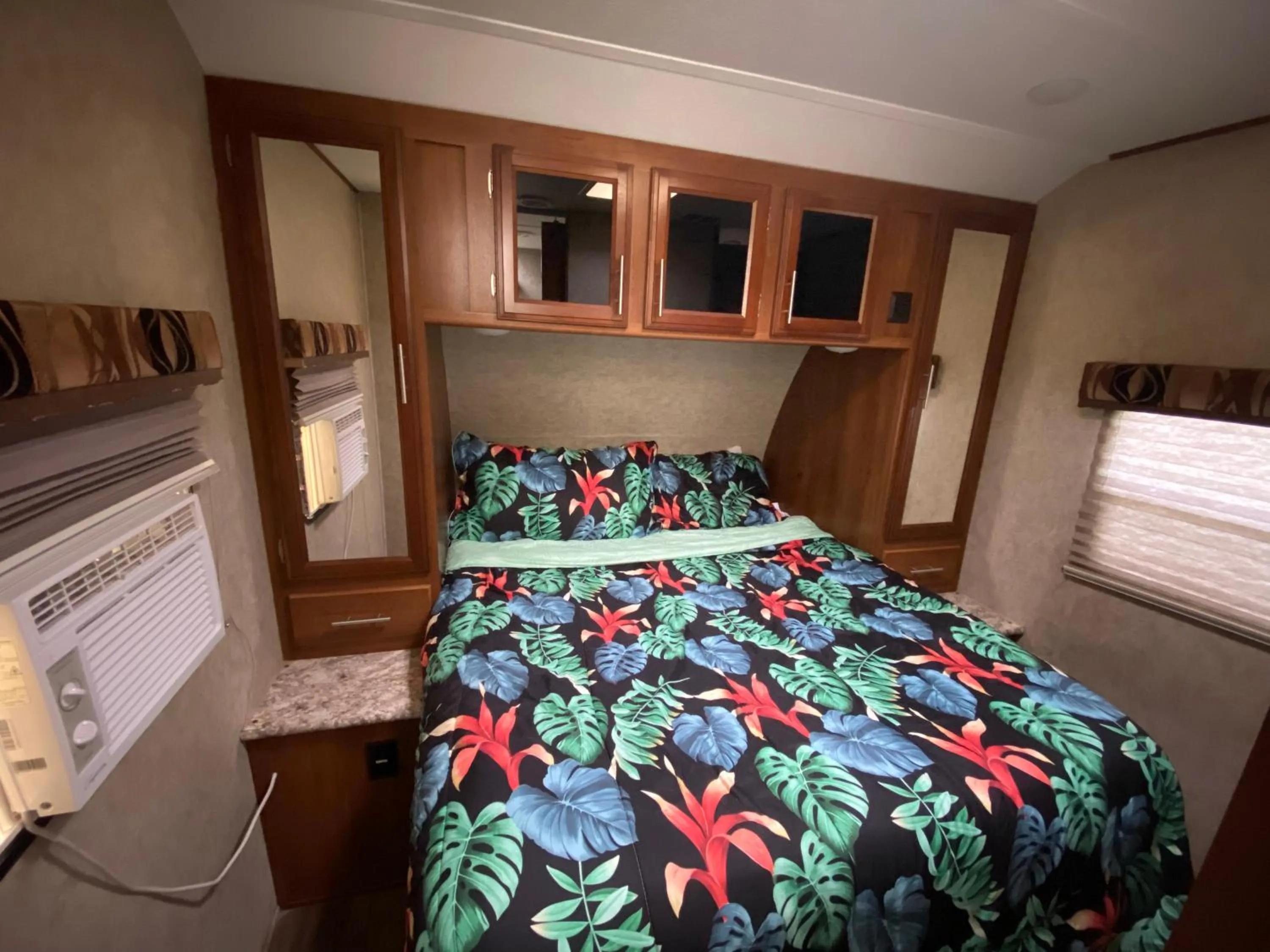 Bed in Blue Dolphin Inn and Cottages