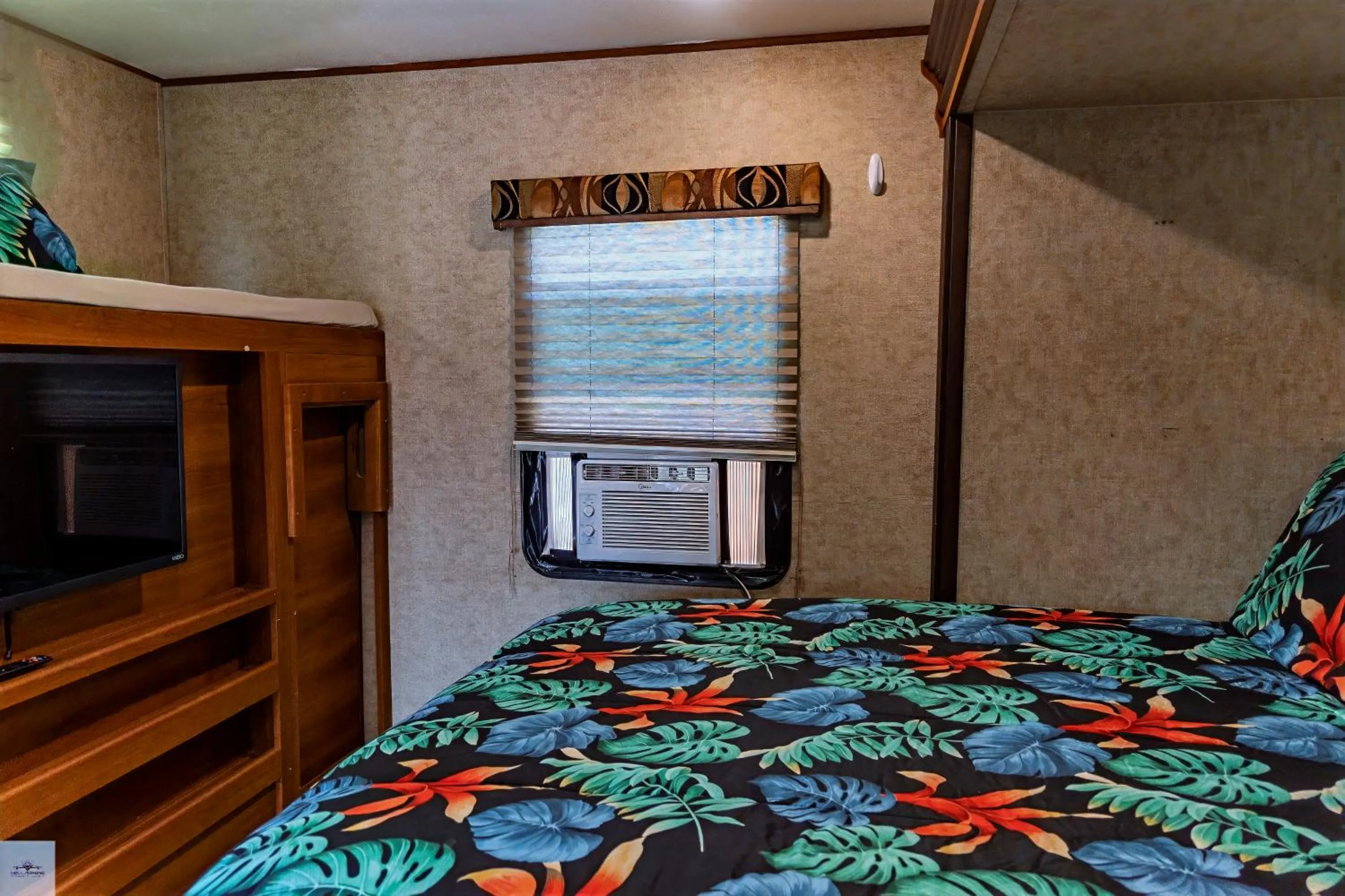 Bedroom, Bed in Blue Dolphin Inn and Cottages