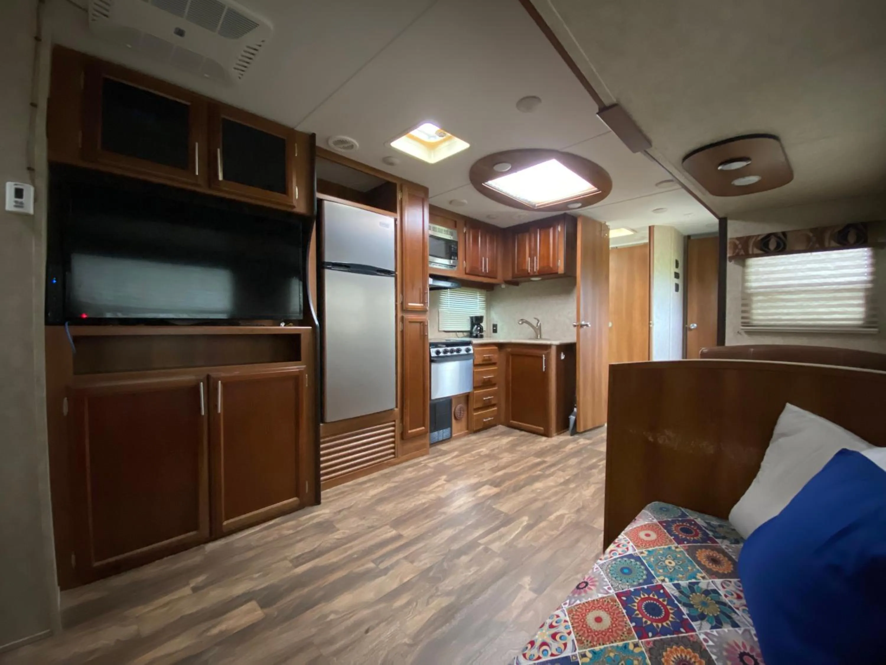 Communal lounge/ TV room in Blue Dolphin Inn and Cottages