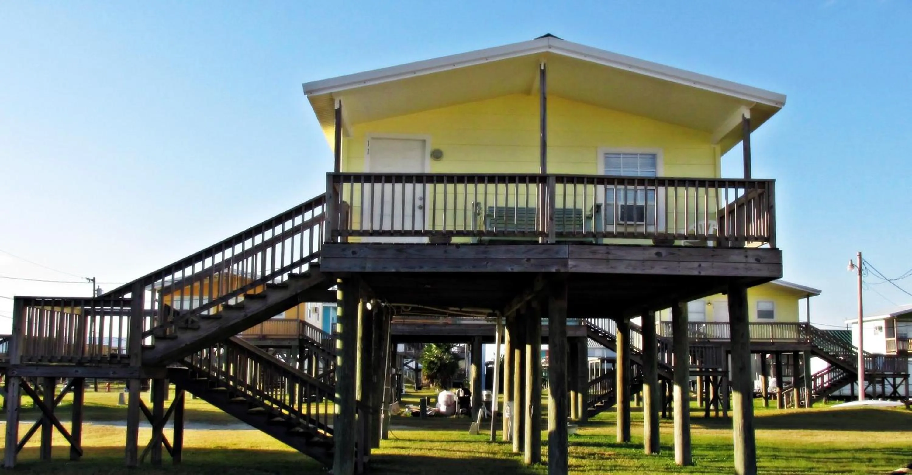 Property building in Blue Dolphin Inn and Cottages