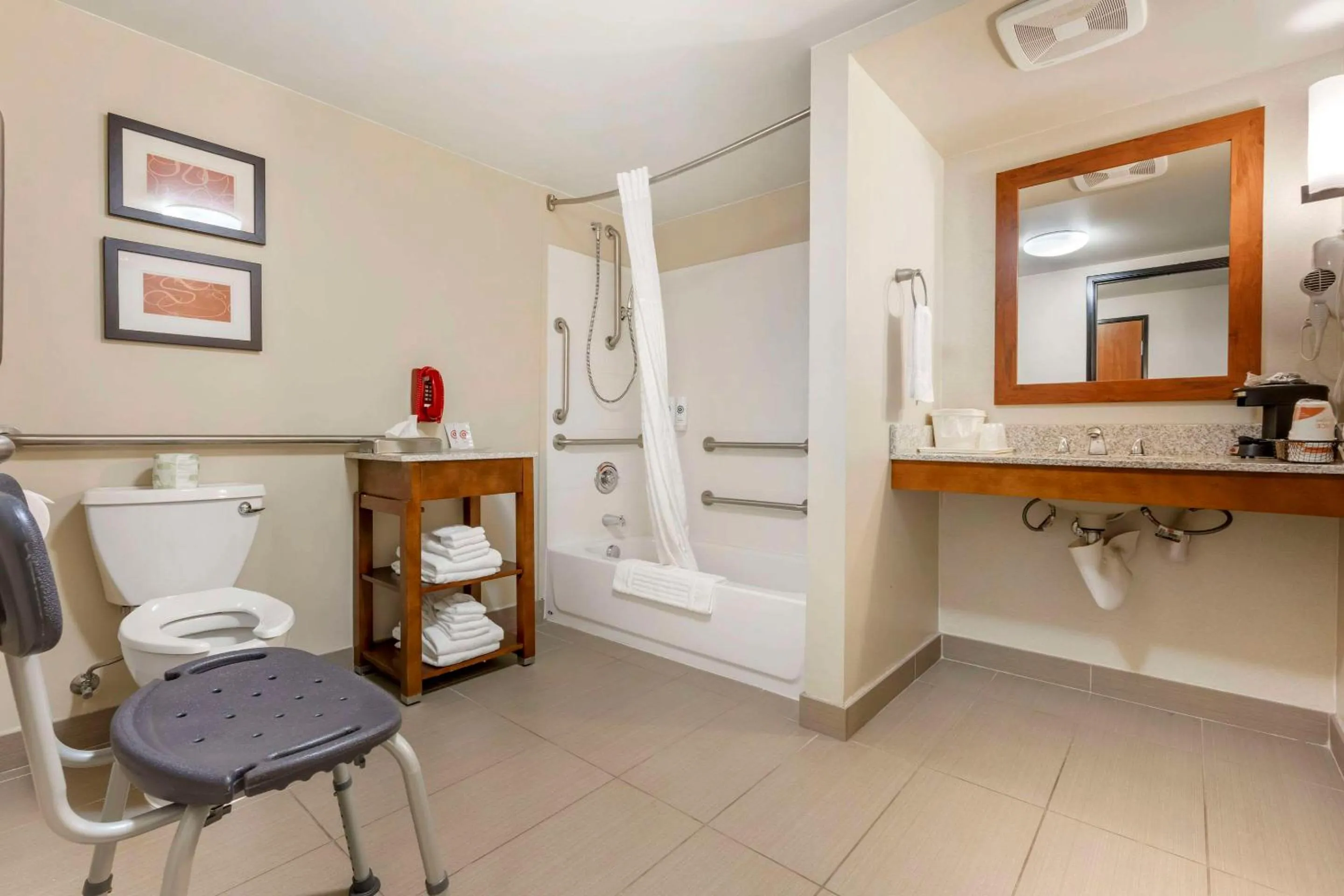 Bedroom in Comfort Suites Redding - Shasta Lake