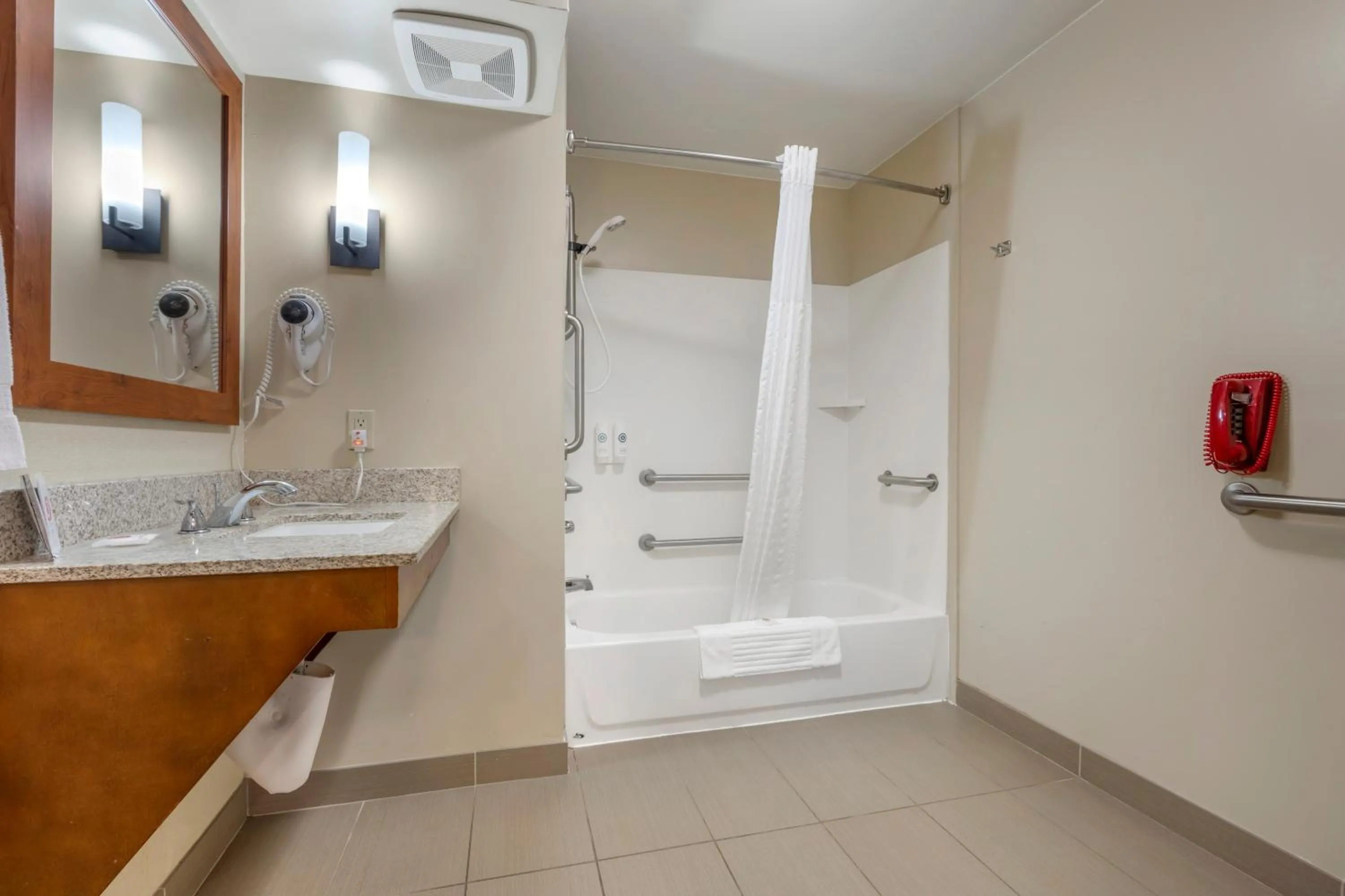 Bathroom in Comfort Suites Redding - Shasta Lake