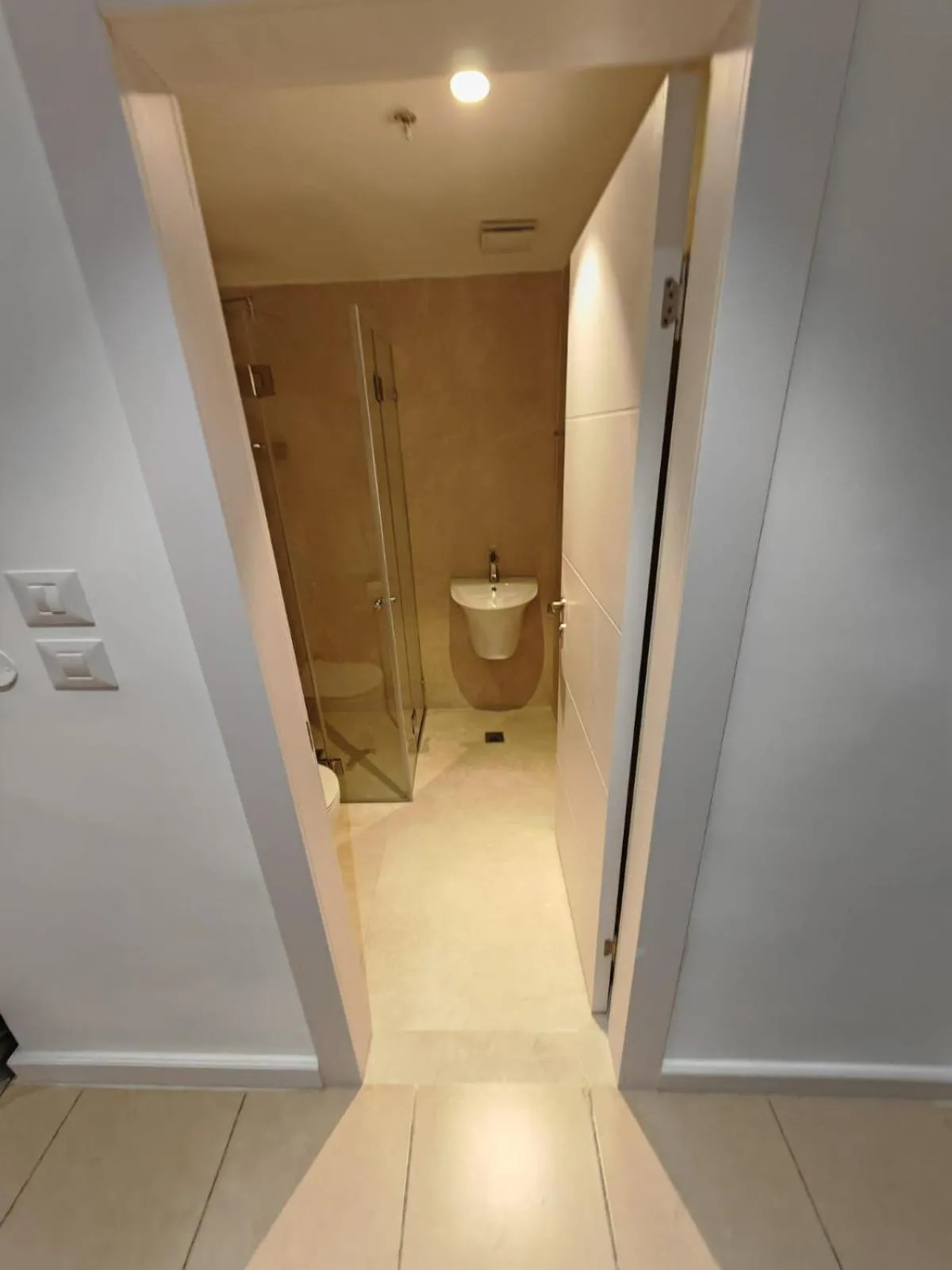Toilet in New Metropole Hotel - Jerusalem